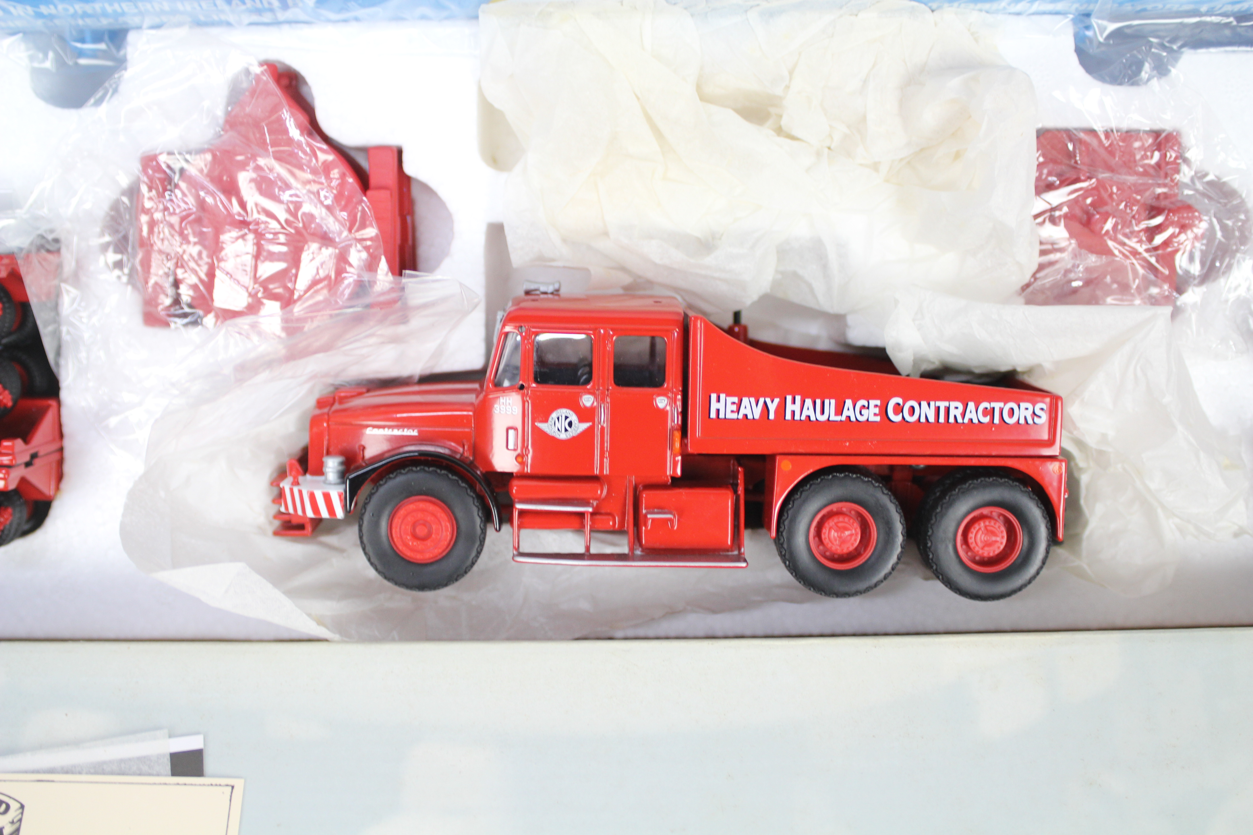 Corgi Heavy Haulage - A boxed Corgi Heavy Haulage Limited Edition #18006 'Northern Ireland - Image 2 of 3