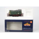 Bachmann Branch Line - an OO gauge 04 diesel shunter op no D2223, BR green livery with wasp stripes,
