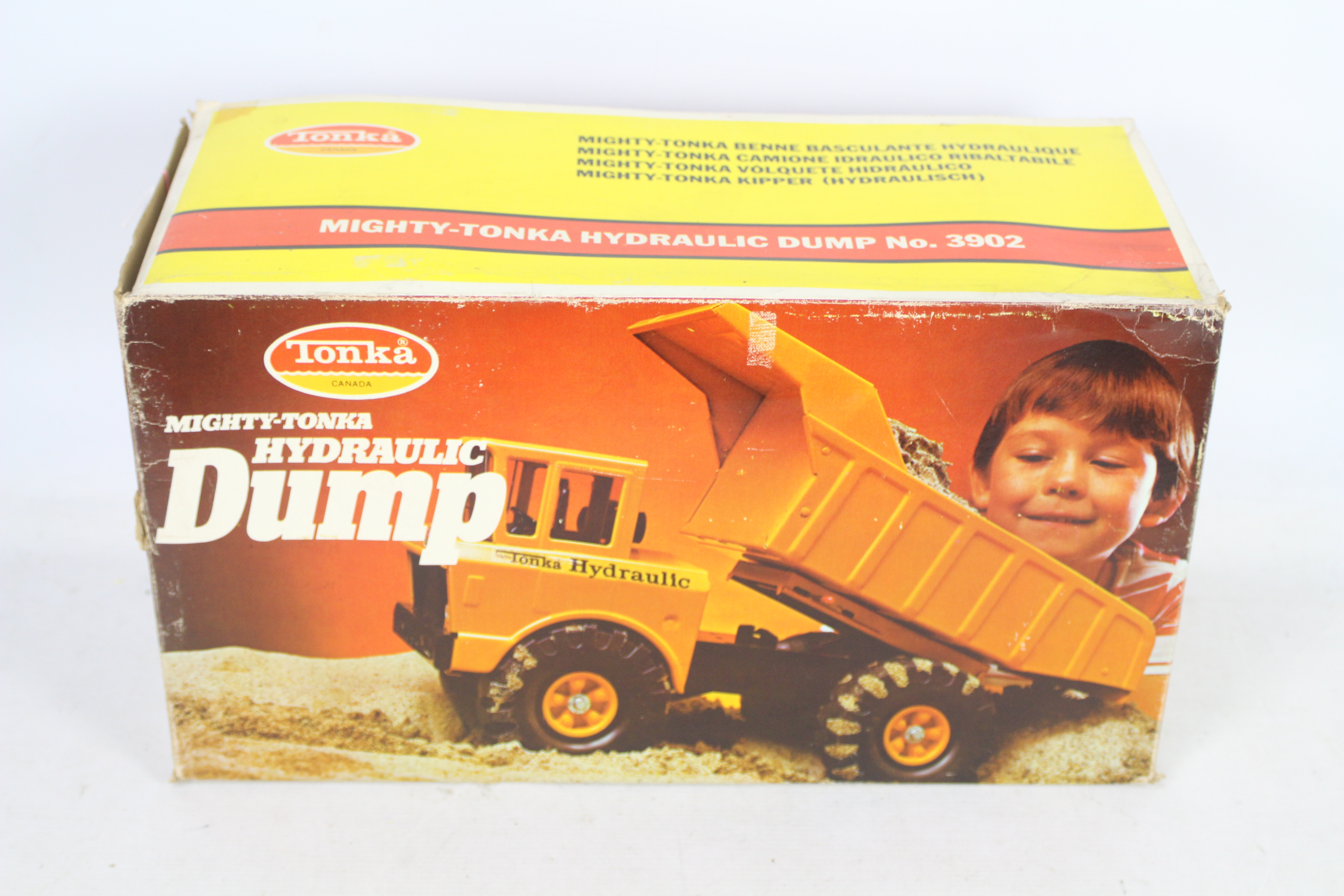 Tonka - A boxed 1970s Canadian Tonka Hydraulic Dump Truck # 3902. - Image 7 of 7