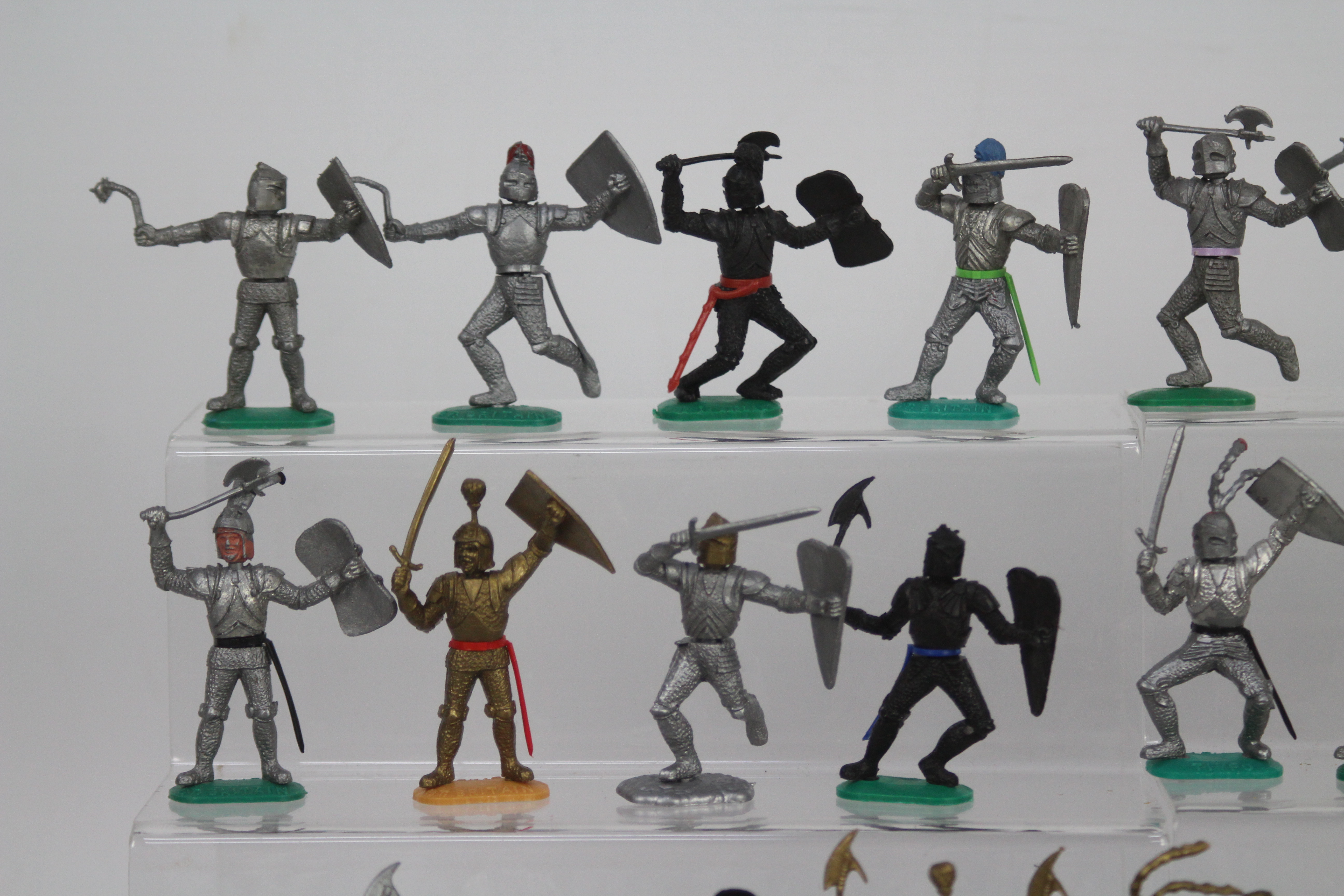 Timpo - A group of 85 Foot Knights in silver, black and gold. - Image 3 of 5