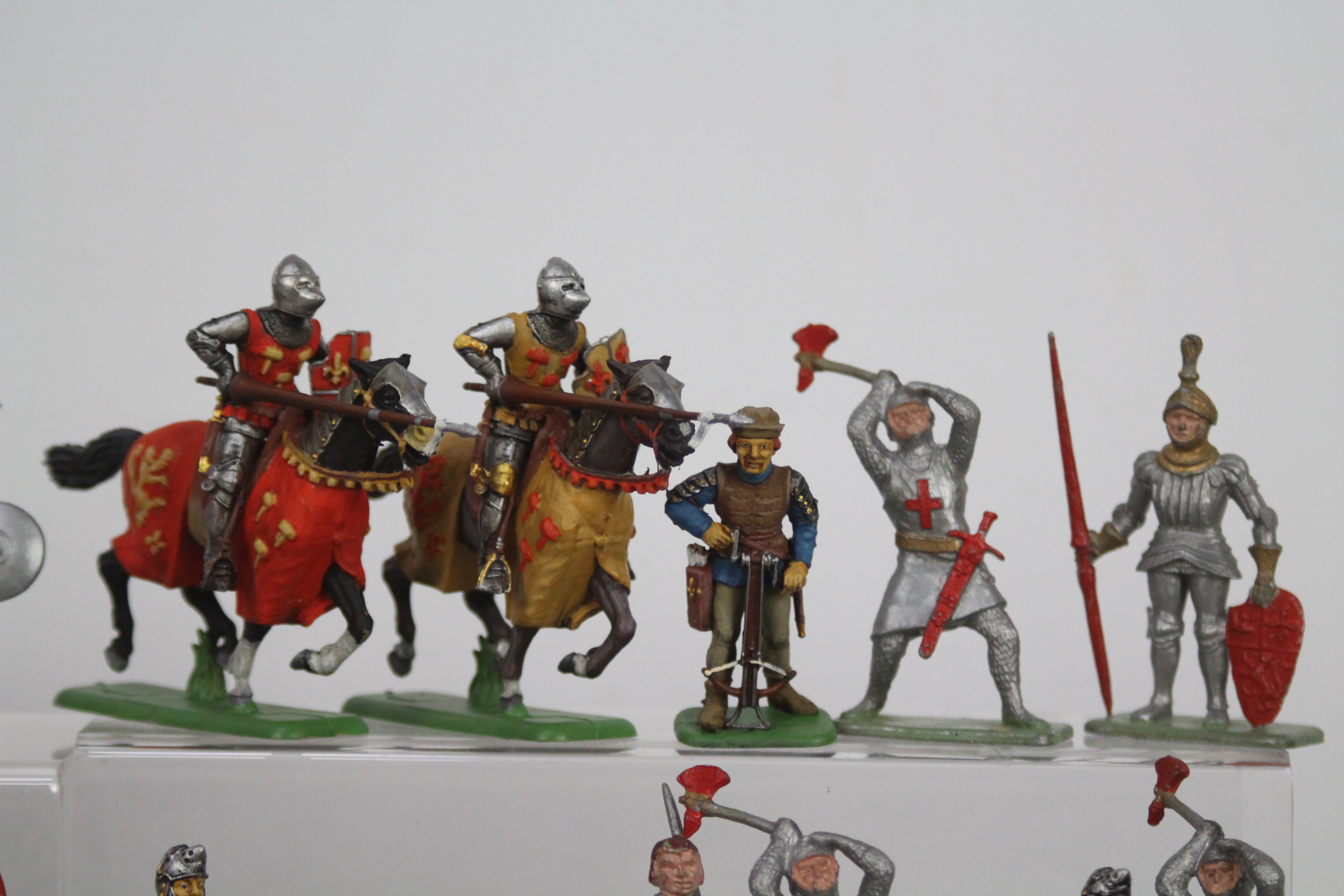 Crescent - Lone Star - A collection of approximately 110 plastic soldiers, mostly medieval, - Image 5 of 7