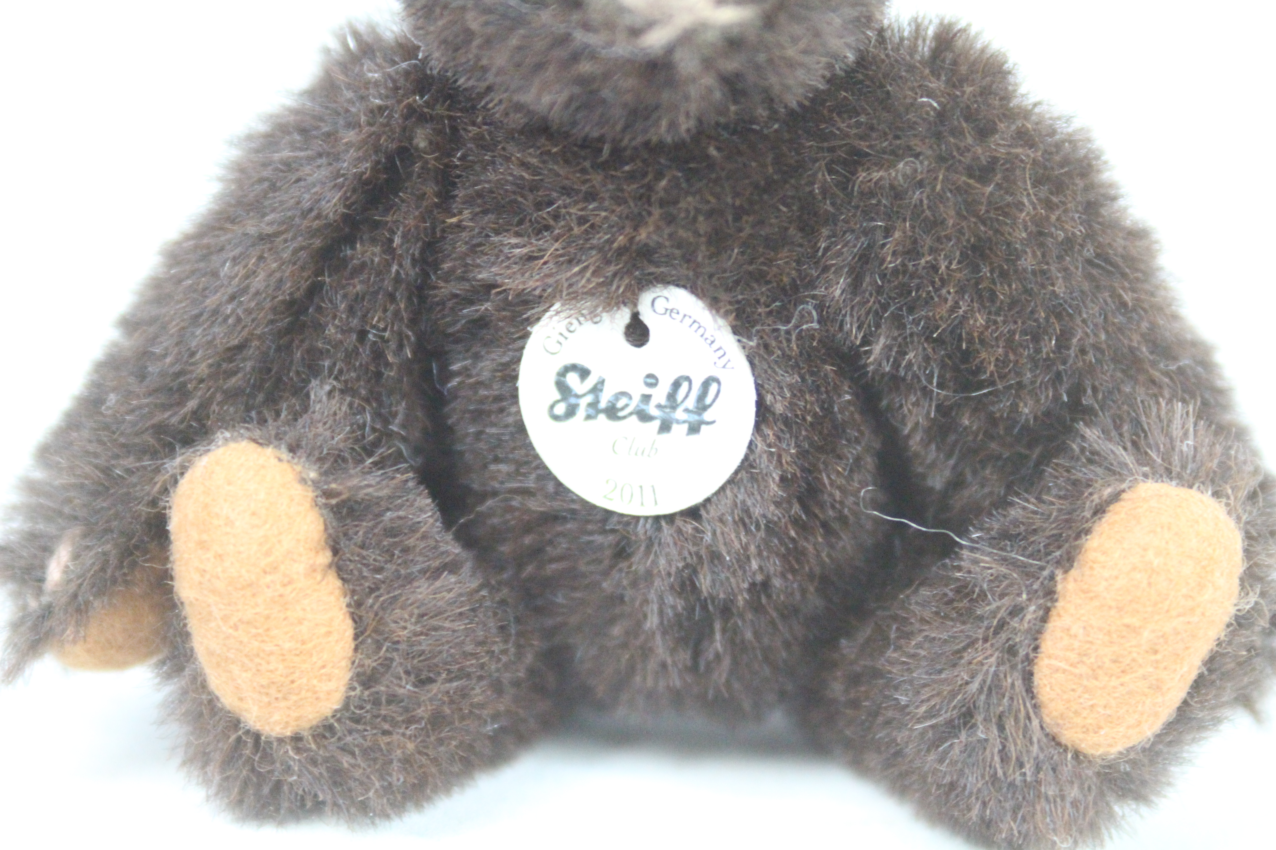 Steiff - A boxed miniature alpaca 'Annual Gift 2011' bear - The brown bear has plastic eyes, - Bild 4 aus 6