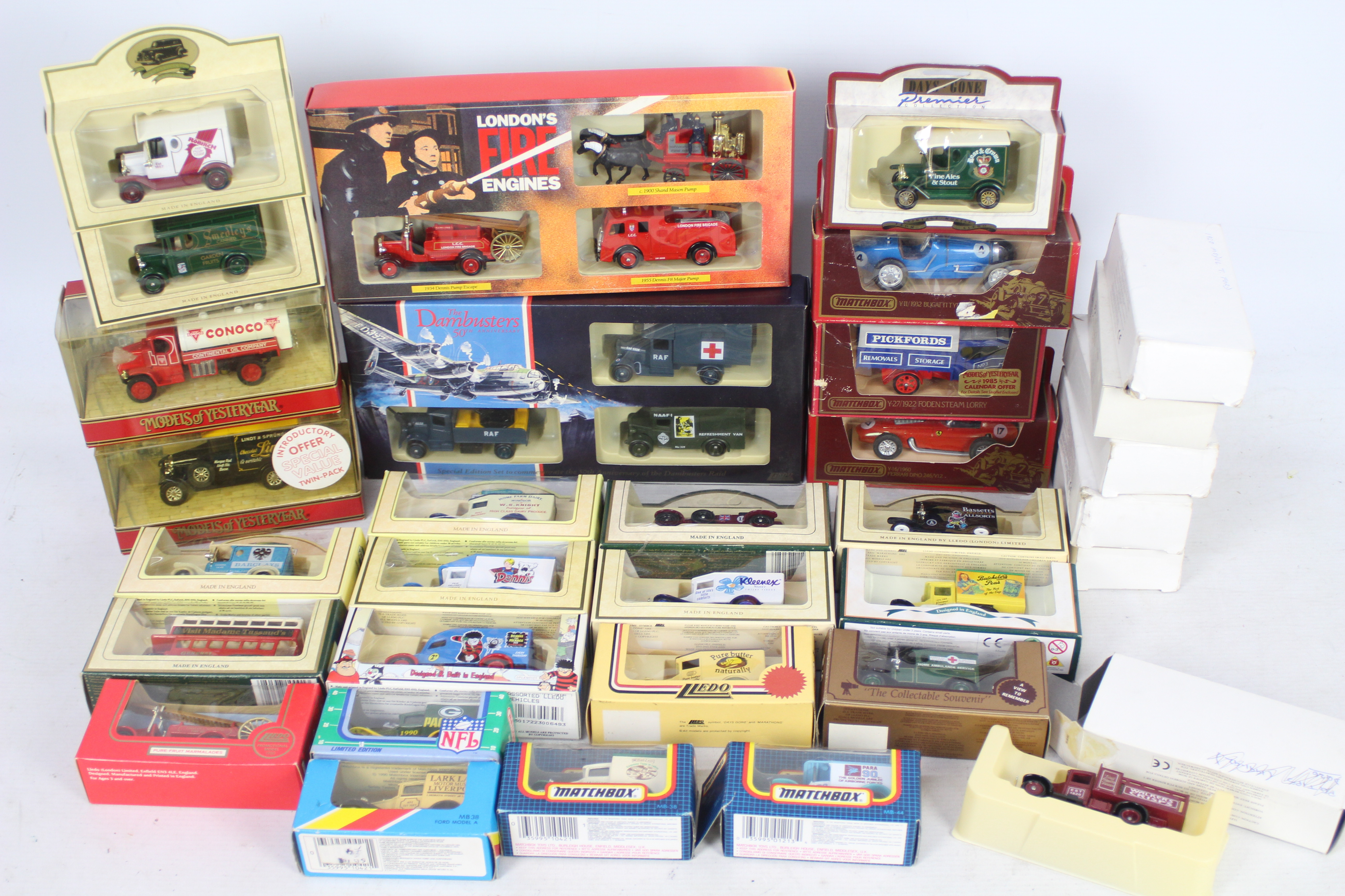 Lledo - Matchbox - A collection of 30 die cast models and 2 box set to include: Lledo The Dandy The