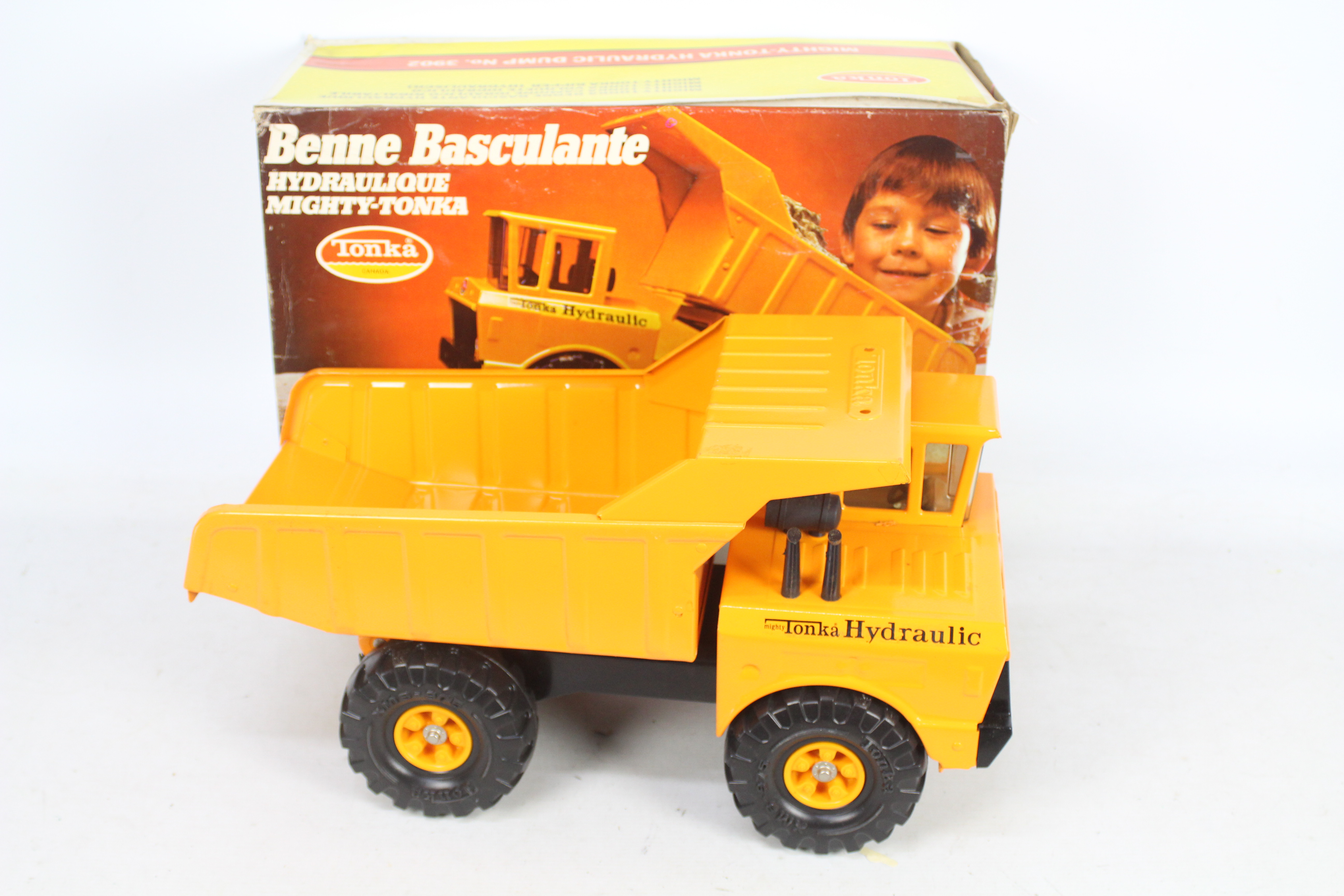 Tonka - A boxed 1970s Canadian Tonka Hydraulic Dump Truck # 3902.