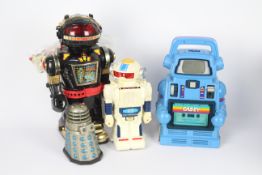 Playskool - Tomy - Cheng Ching - A collection of a Dalek and 3 vintage robot toys, Casey,