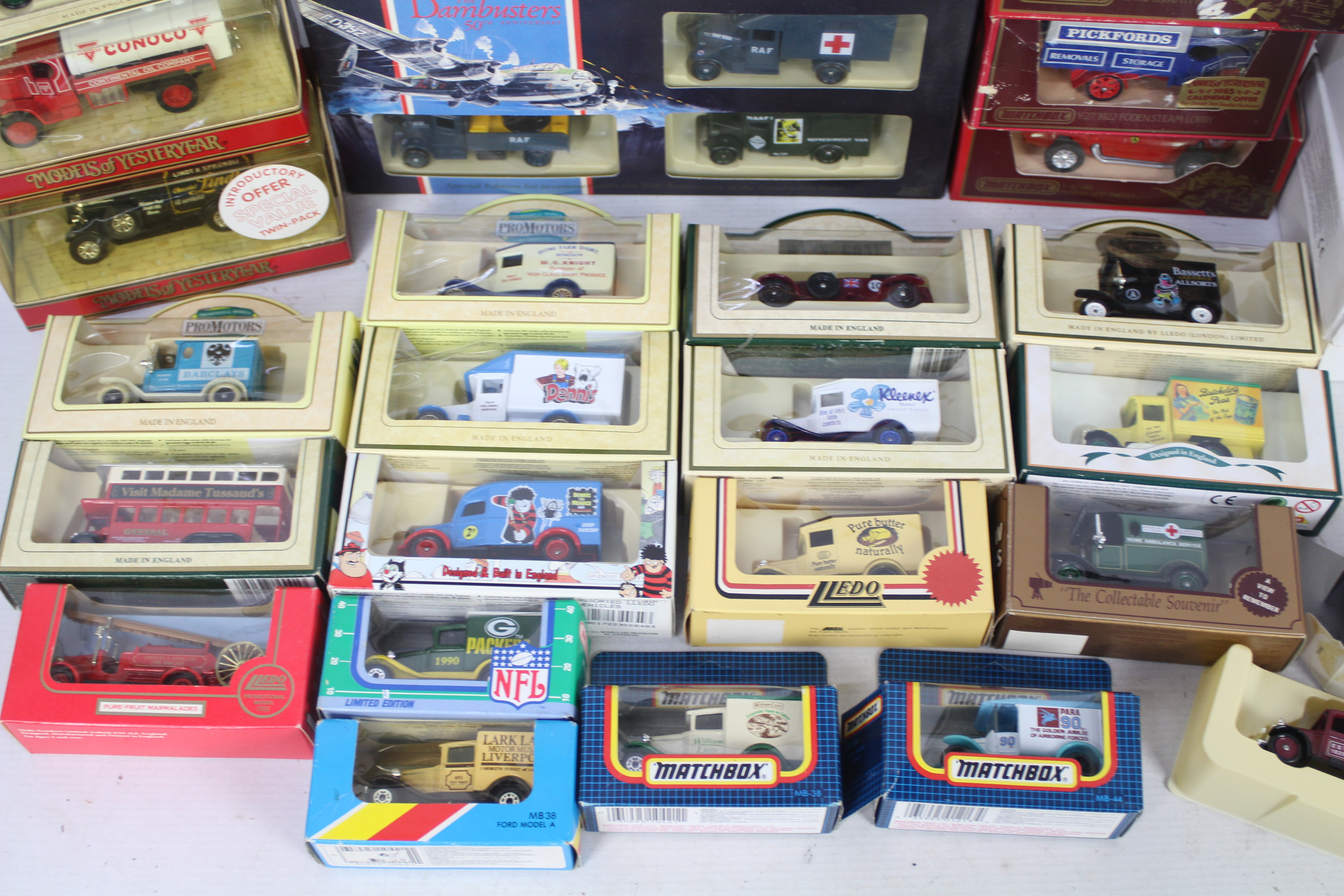 Lledo - Matchbox - A collection of 30 die cast models and 2 box set to include: Lledo The Dandy The - Image 3 of 3