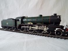 Hornby - an OO gauge B17 class 4-6-0 locomotive and tender, op no 616566 'Leeds United',