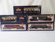 Bachmann - five OO gauge corridor coaches, # 39-290 (Pullman), 39-127A, 34-600, 34-626 and 34-604,