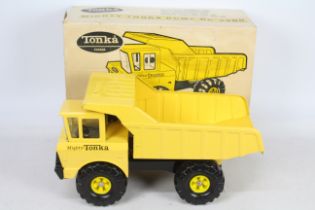 Tonka - An boxed Canadian made 1970s Tonka Dump Truck # 3900.