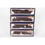 Bachmann Branch-Line - four 00 gauge model carriages,