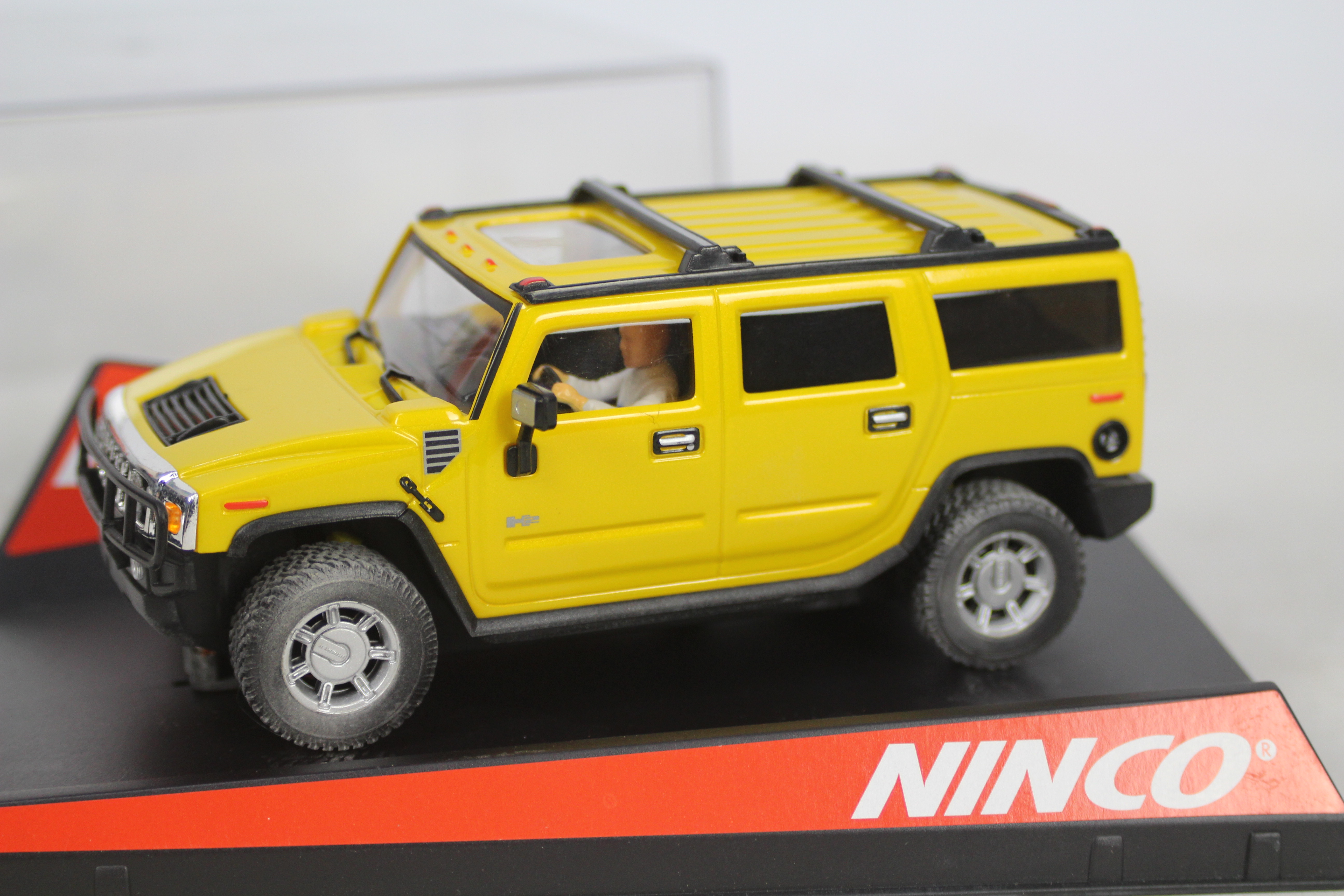 Ninco - A boxed 1:32 scale die-cast hummer vehicle - Lot includes a #50457 Hummer H2 in a yellow - Image 3 of 4