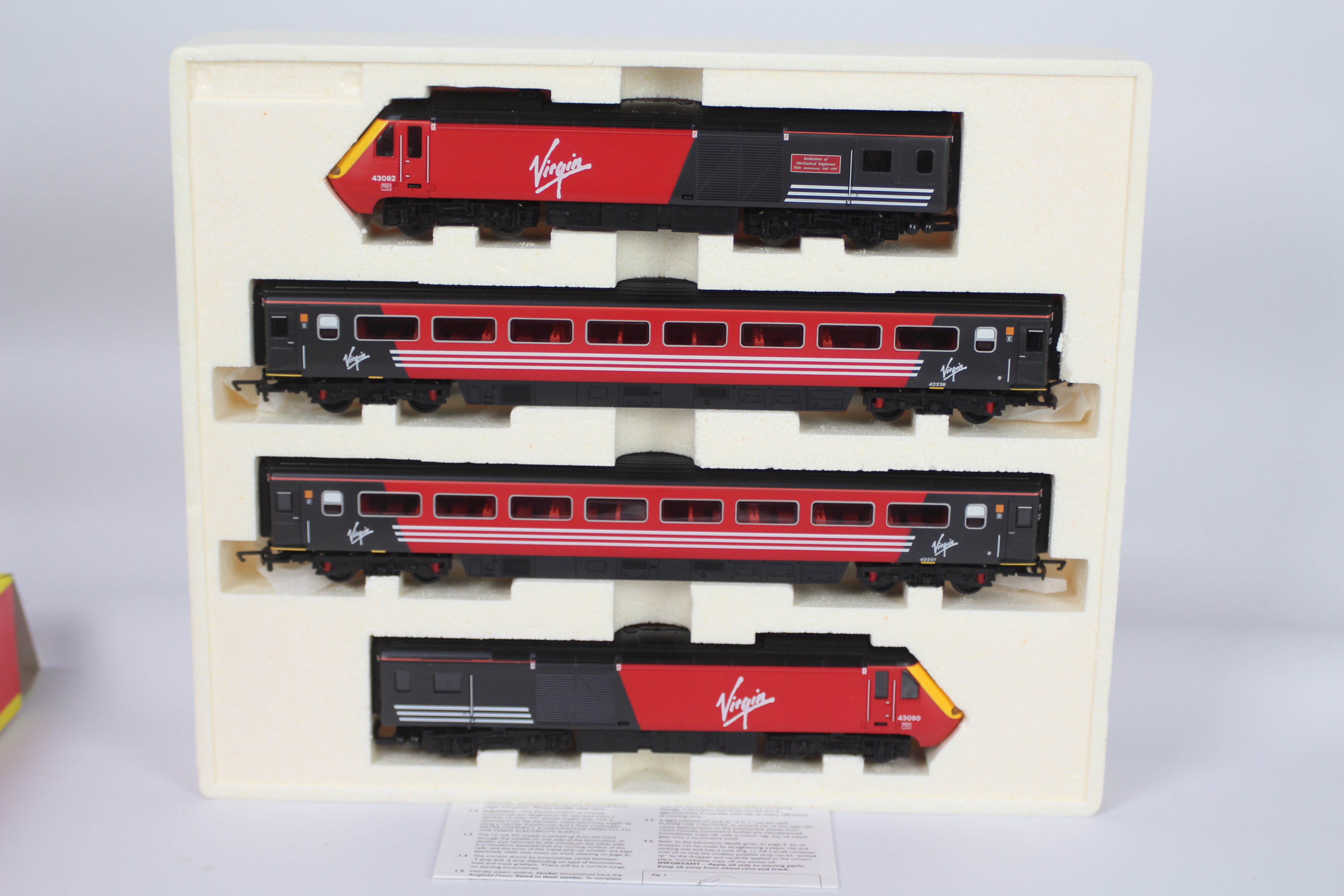 Hornby - A boxed OO gauge High Speed Train 125 set in Virgin livery # R2114. - Bild 2 aus 2