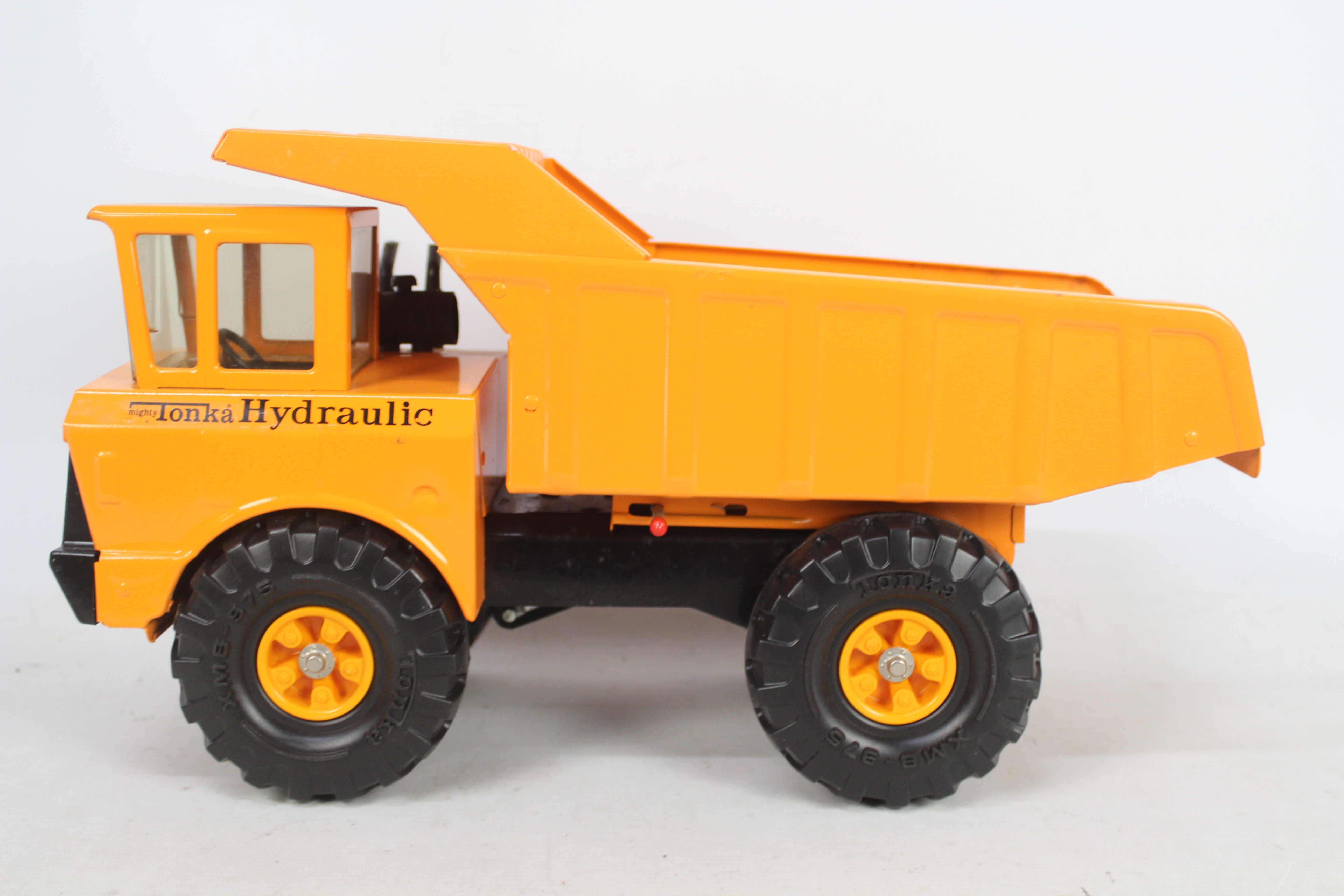 Tonka - A boxed 1970s Canadian Tonka Hydraulic Dump Truck # 3902. - Image 4 of 7