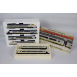 Hornby - A OO gauge Eurostar set comprising Power car,