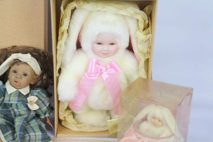 Collection of modern dressed dolls - ,to include Paola Reina, two boxed Paola Reina dolls, - Bild 3 aus 3