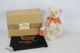 Steiff - A boxed white mohair #00479 'Treasure Hunter Bernstein - 2004' - The white bear has