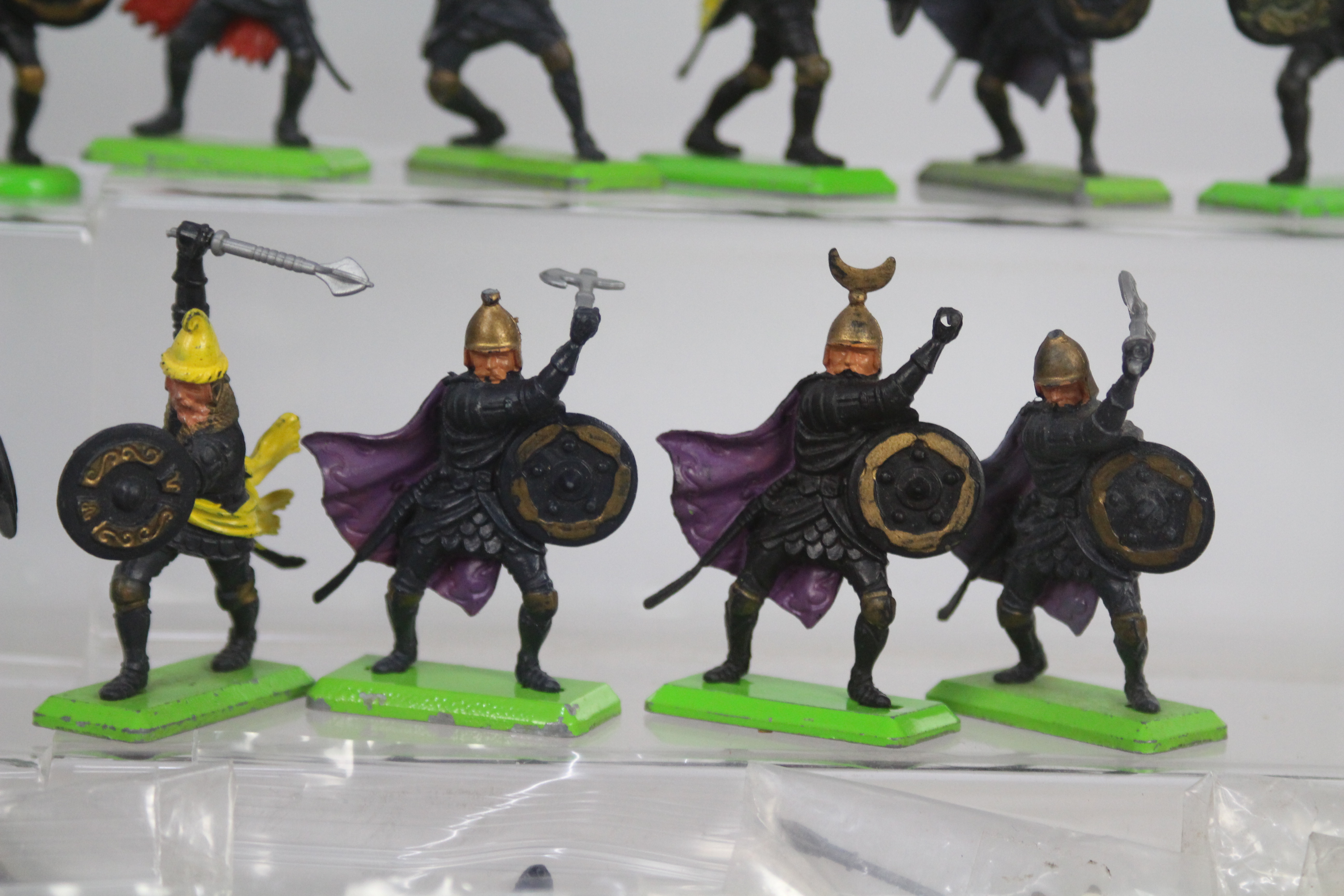 Britains - Deetail - A collection of 52 Foot Knights including 23 which are individually bagged and - Bild 4 aus 5