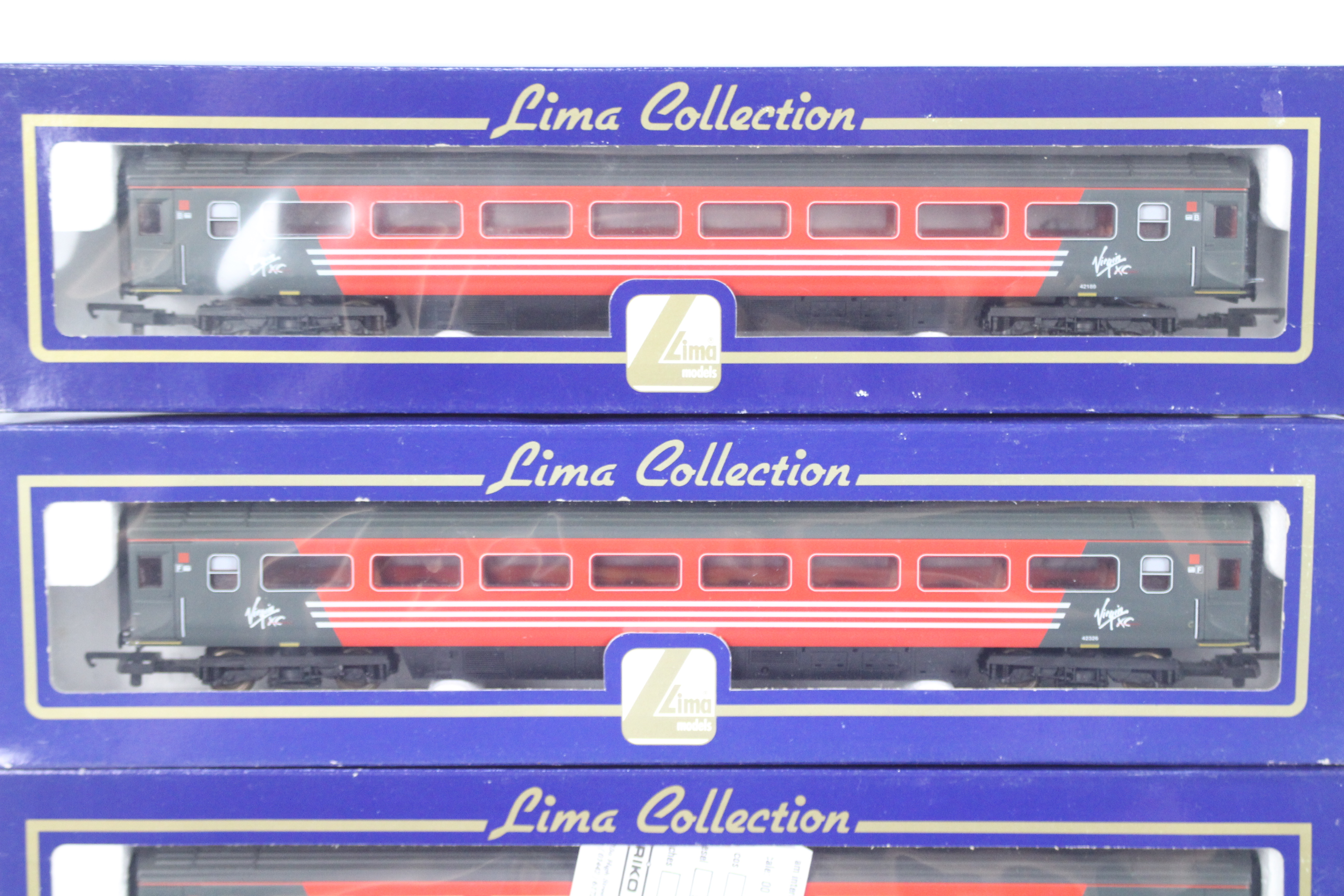 Lima - 4 boxed OO gauge Mk3 Coaches in Virgin XC livery includes one 1st class and three 2nd class. - Bild 2 aus 3