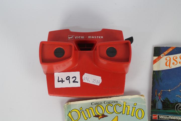 View Master - a View Master with Pinocchio B3111, B3113, B3112, Flintstones B5203, B5202, - Image 2 of 2