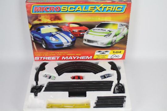 Scalextric - 2 x boxed Micro Scalextric sets in 1:64 scale, # G1051, # G1048, - Image 3 of 3