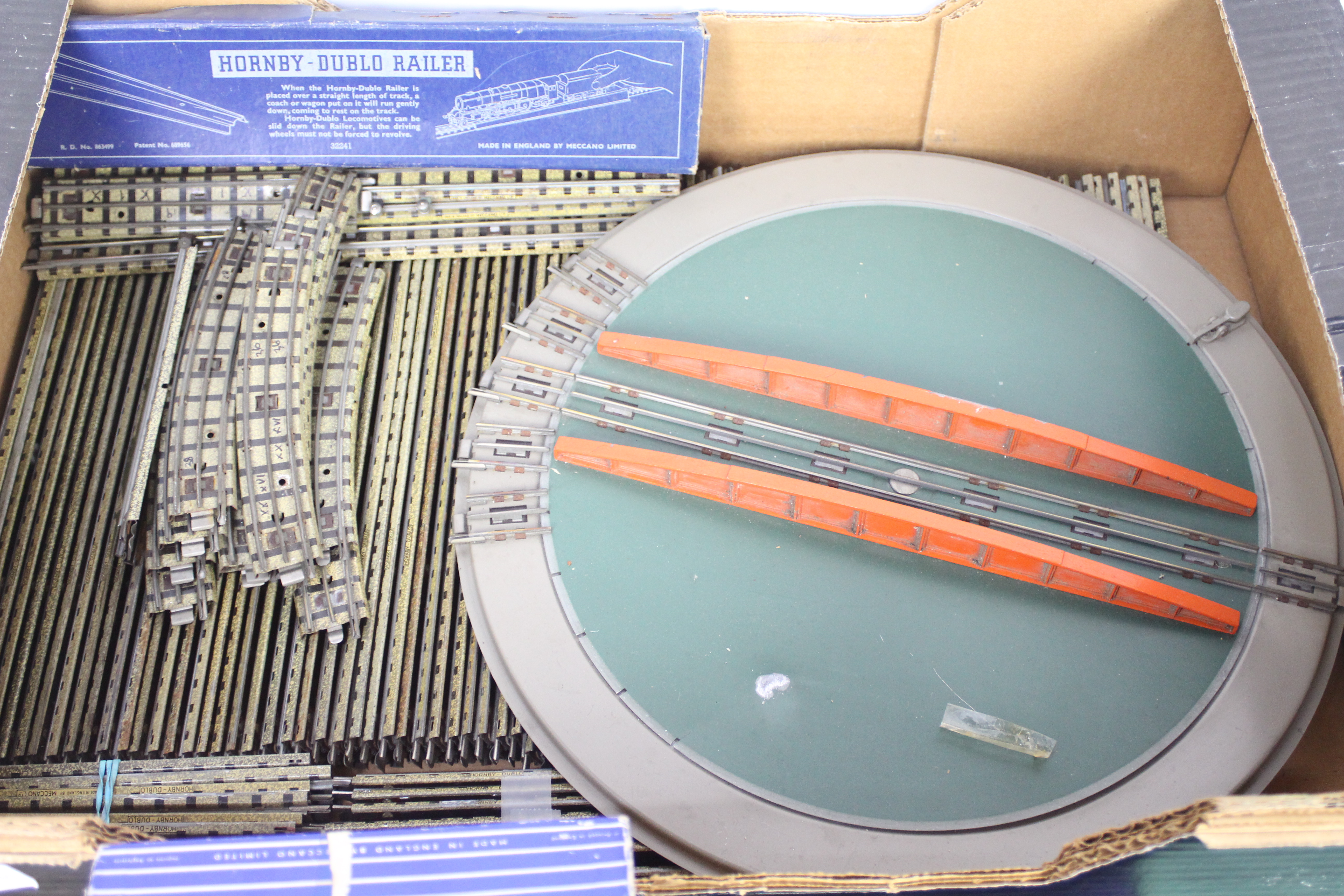 Hornby - Hornby Dublo - A quantity of boxed and unboxed TT gauge and OO gauge track and accessories - Image 4 of 5