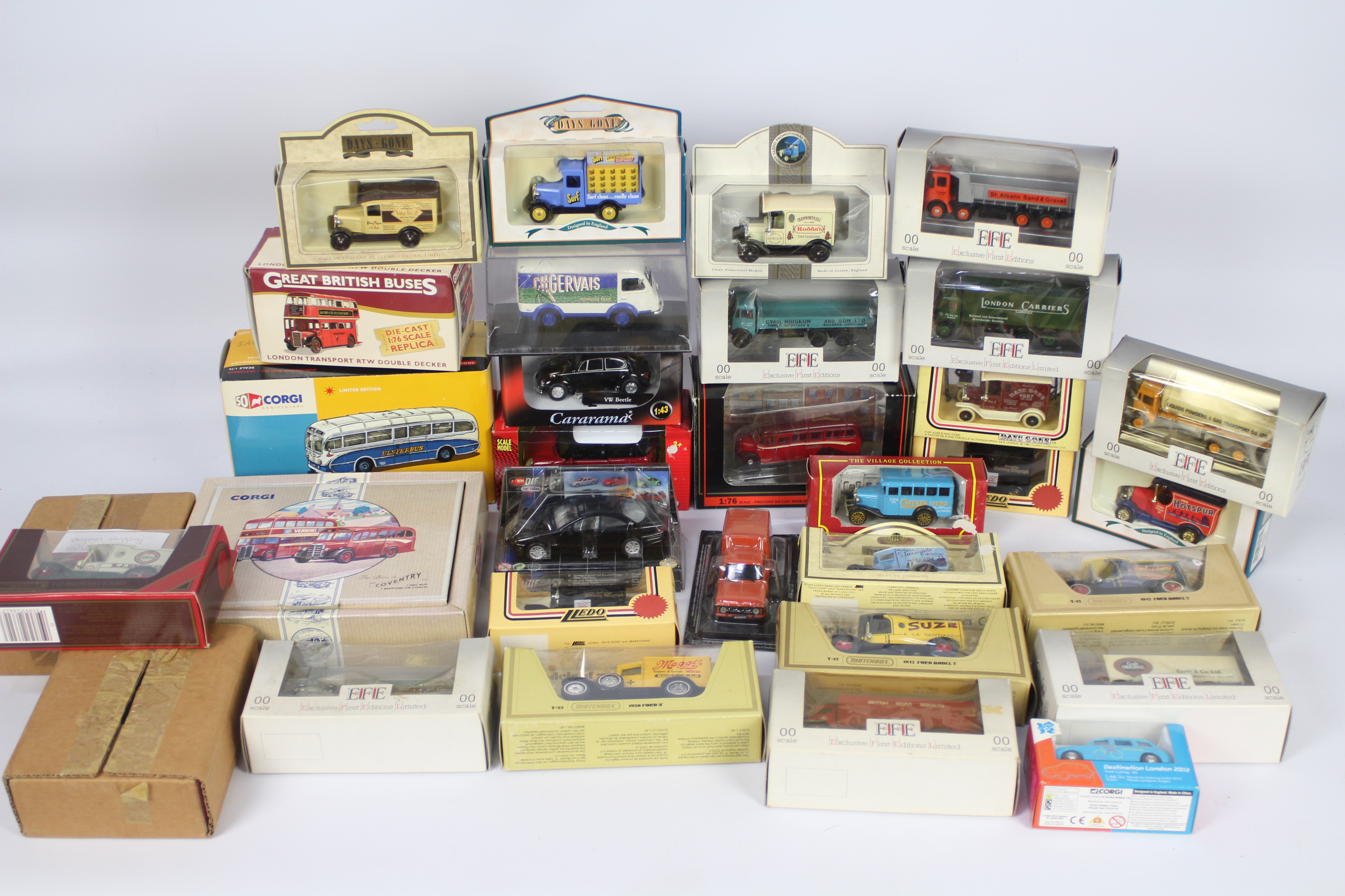 Diecast vehicles - 32 Vehicles to include a Corgi anniversary limited edition Ulsterbus,