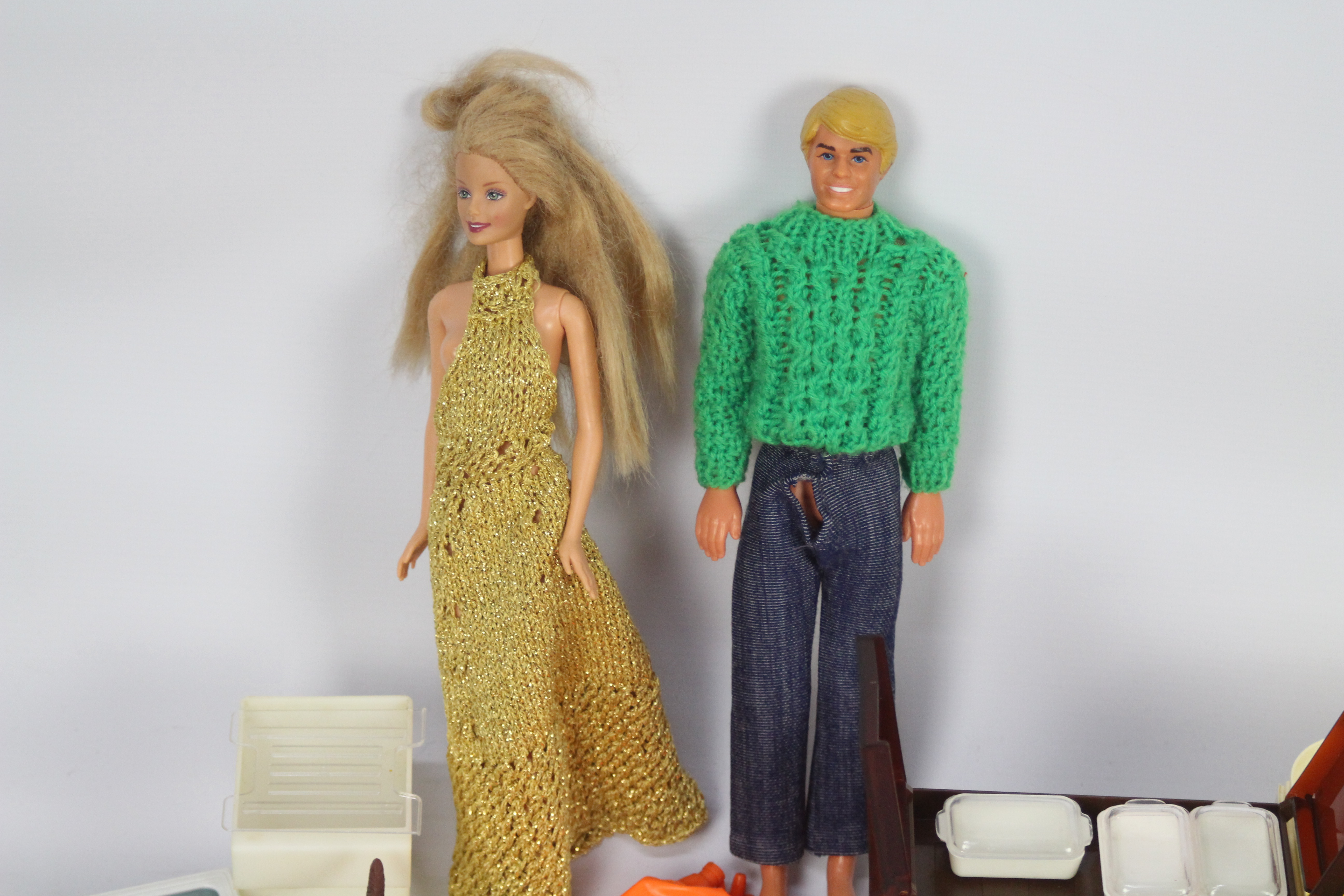 Sindy, Mattel - A mixed lot of Sindy and Mattel items - Lot includes a 1968 Mattel figure, - Image 2 of 6