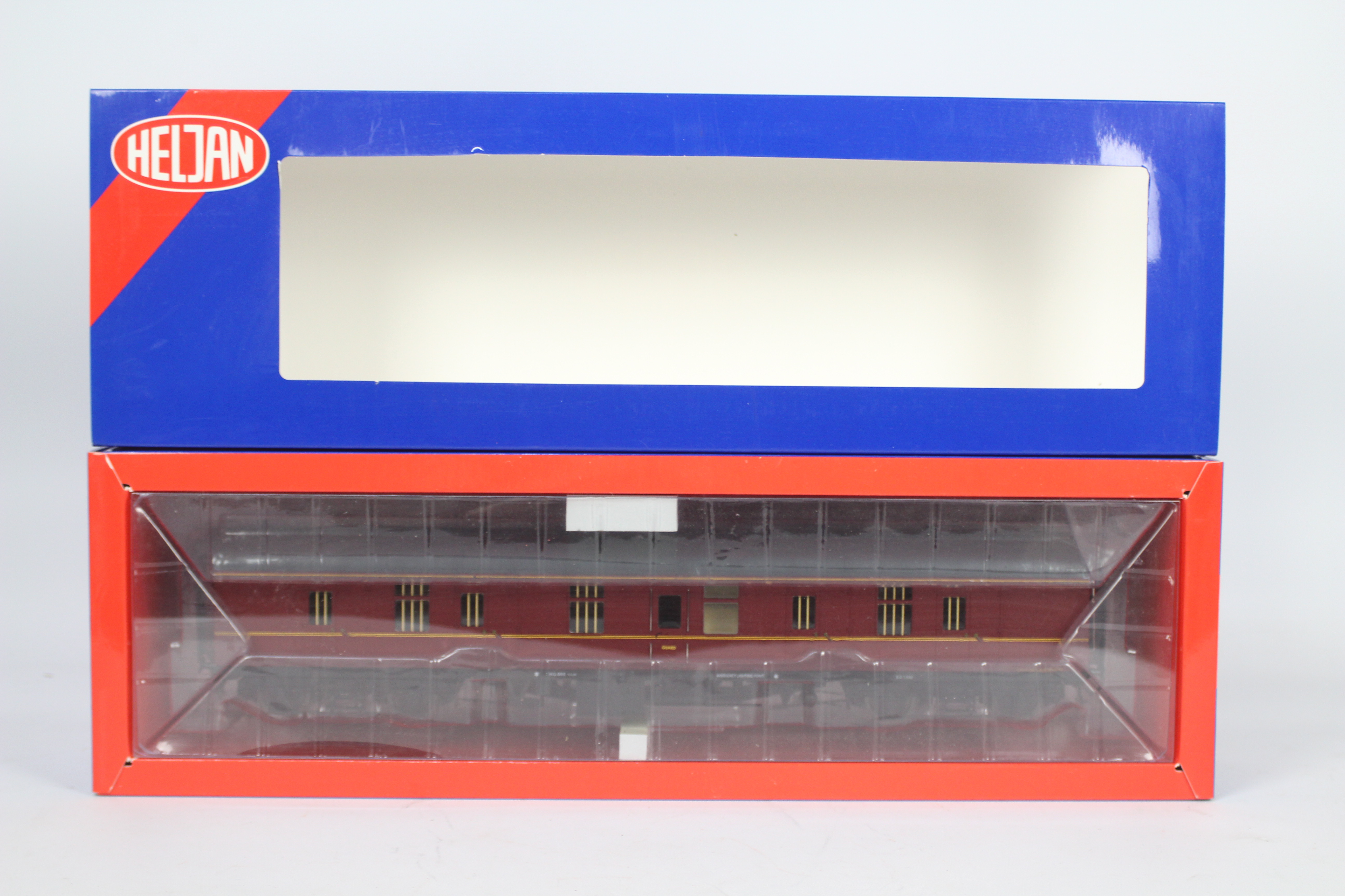 Heljan - an O gauge model BR BG maroon Mk 1 coach, # 4951,