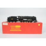 Hornby - an OO gauge class 9F 2-10-0 locomotive and tender, op no 92166, BR black livery, # R550,