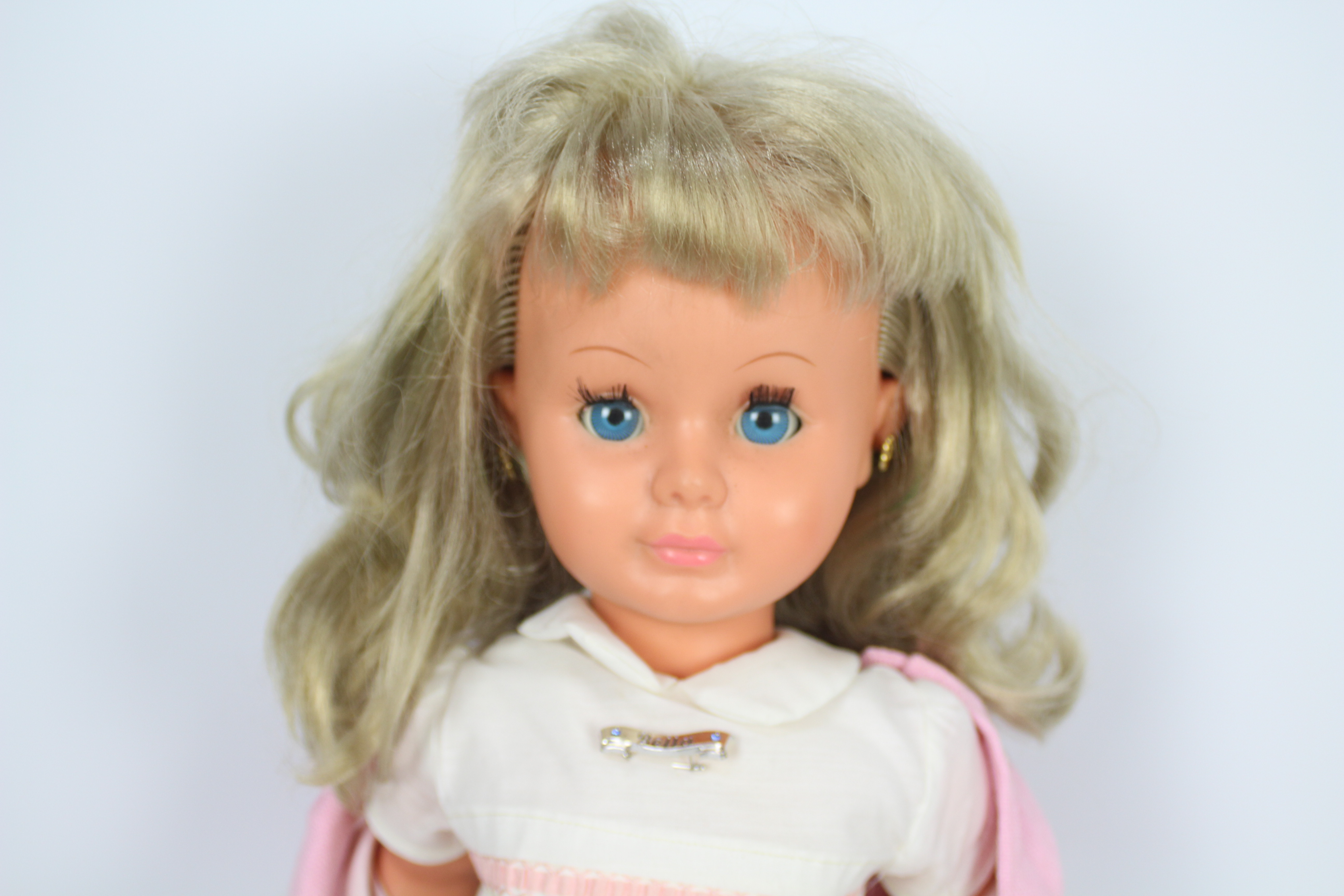 Bella - Emu - A vintage Bella doll with blonde hair and sleeping blue eyes and standing - Image 2 of 5