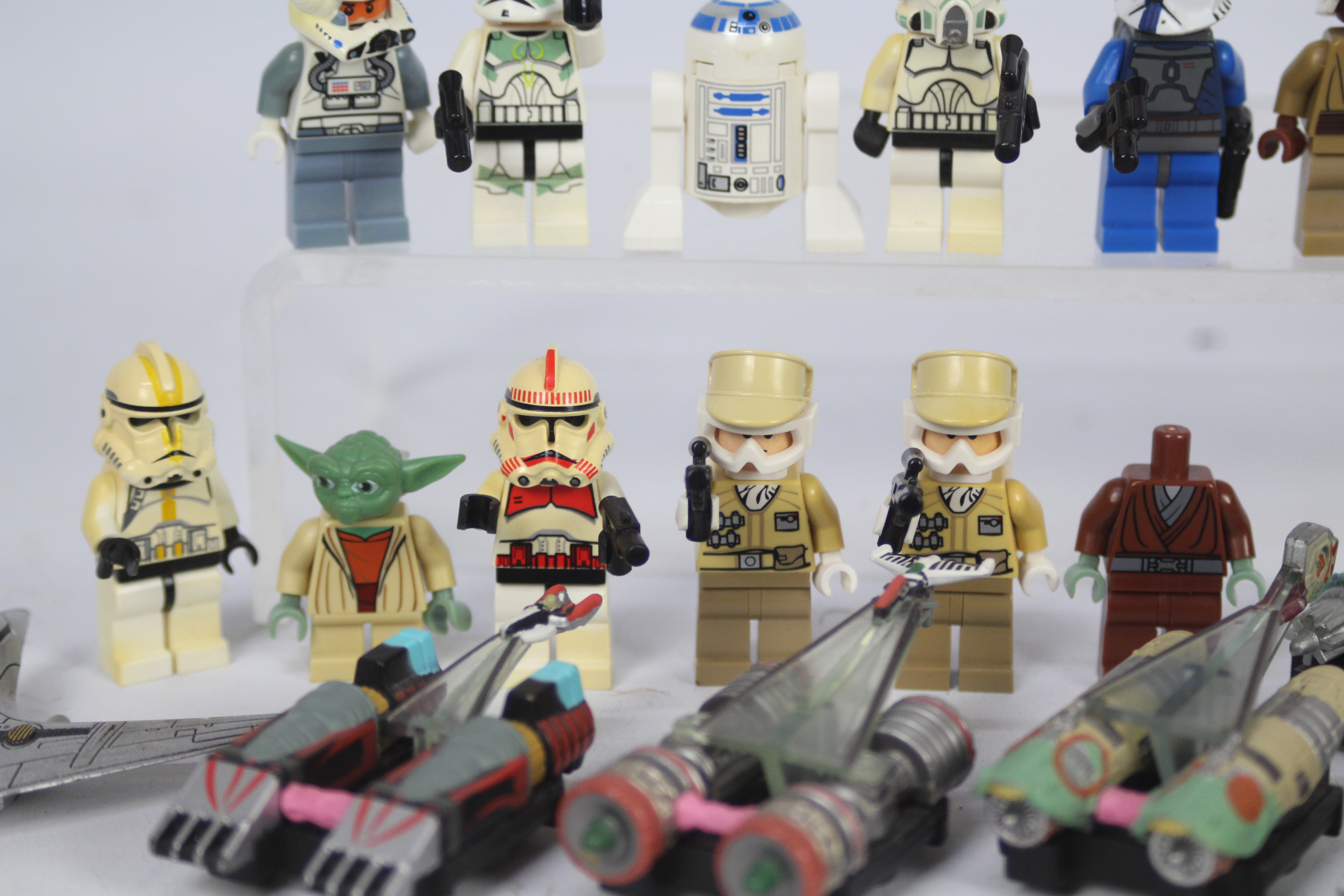 Lego - Star Wars - LFL - A collection of 14 x loose Star Wars Lego figures plus one extra body with - Image 4 of 6