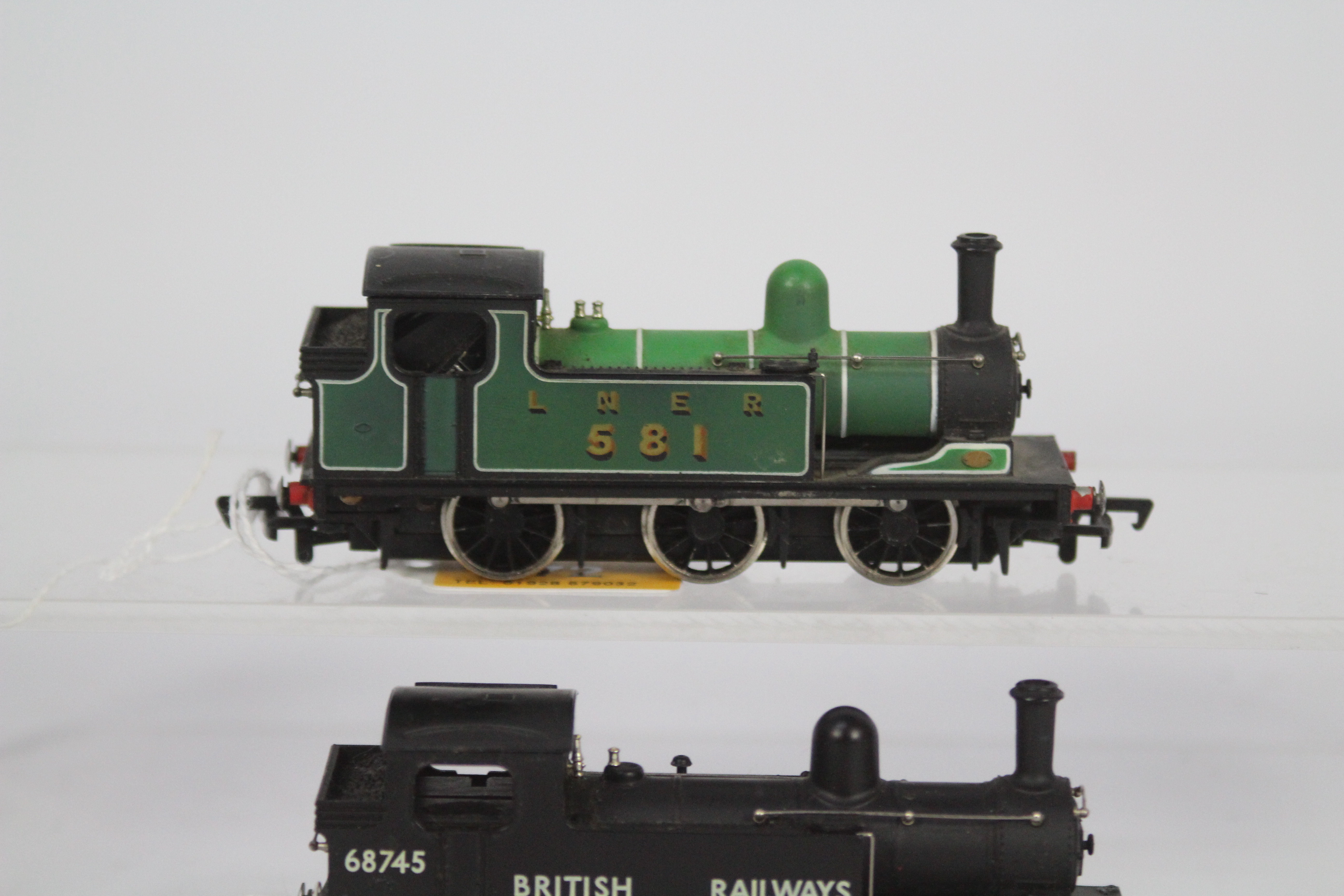 Bachmann and Mainline - two OO gauge J72 class 0-6-0T tank locomotives comprising Bachmann op no - Image 3 of 4