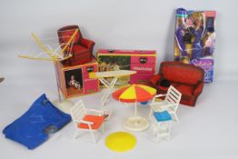 Pedigree - Sindy - A collection of items including boxed Washday set # 44429,