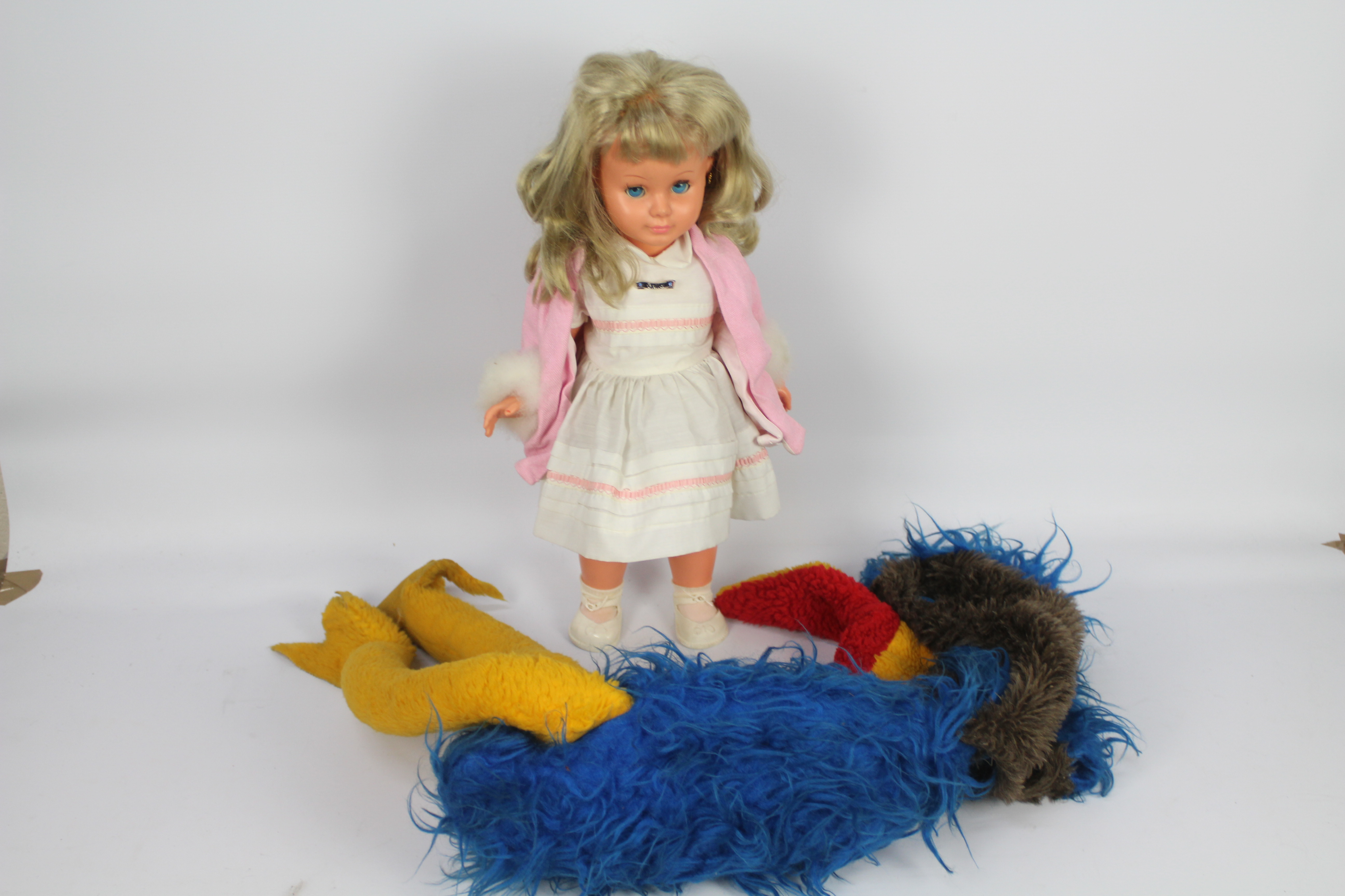 Bella - Emu - A vintage Bella doll with blonde hair and sleeping blue eyes and standing - Image 4 of 5