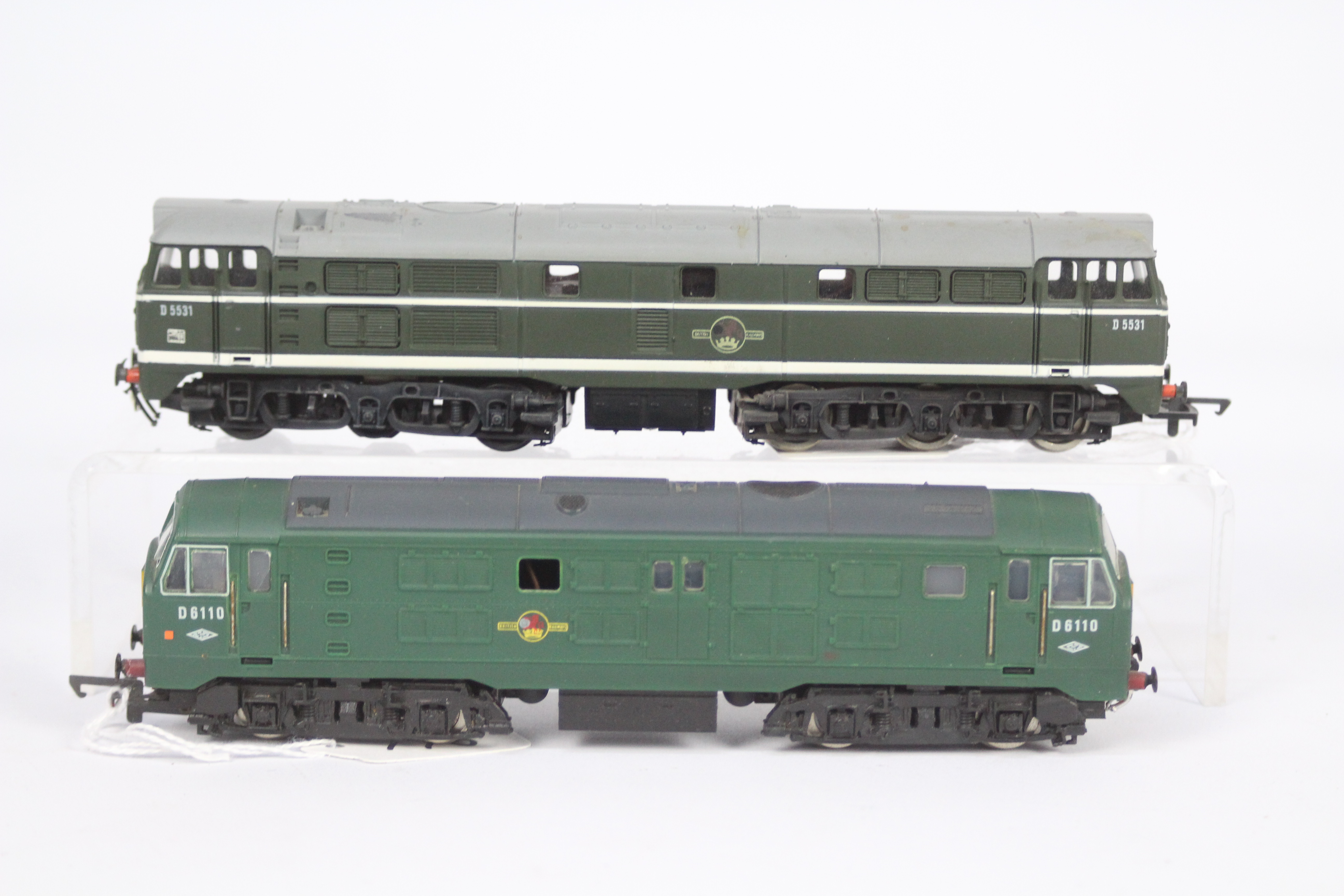 Hornby and Airfix - two OO gauge diesel electric locomotives comprising Hornby class 29,