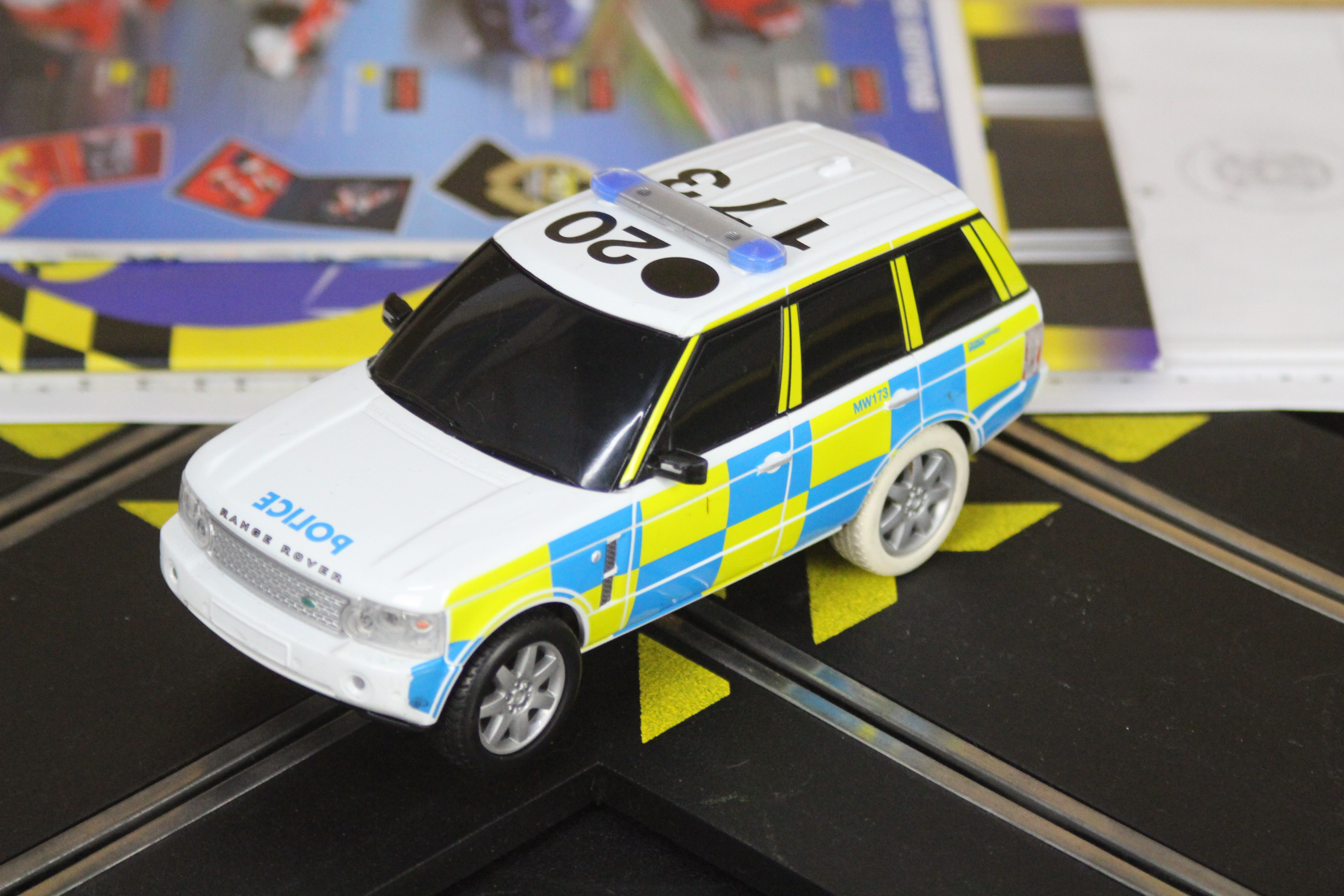 Scalextric - A boxed Street Pursuit set # C1199 with Lamborghini Gallardo and Range Rover Police - Image 3 of 4