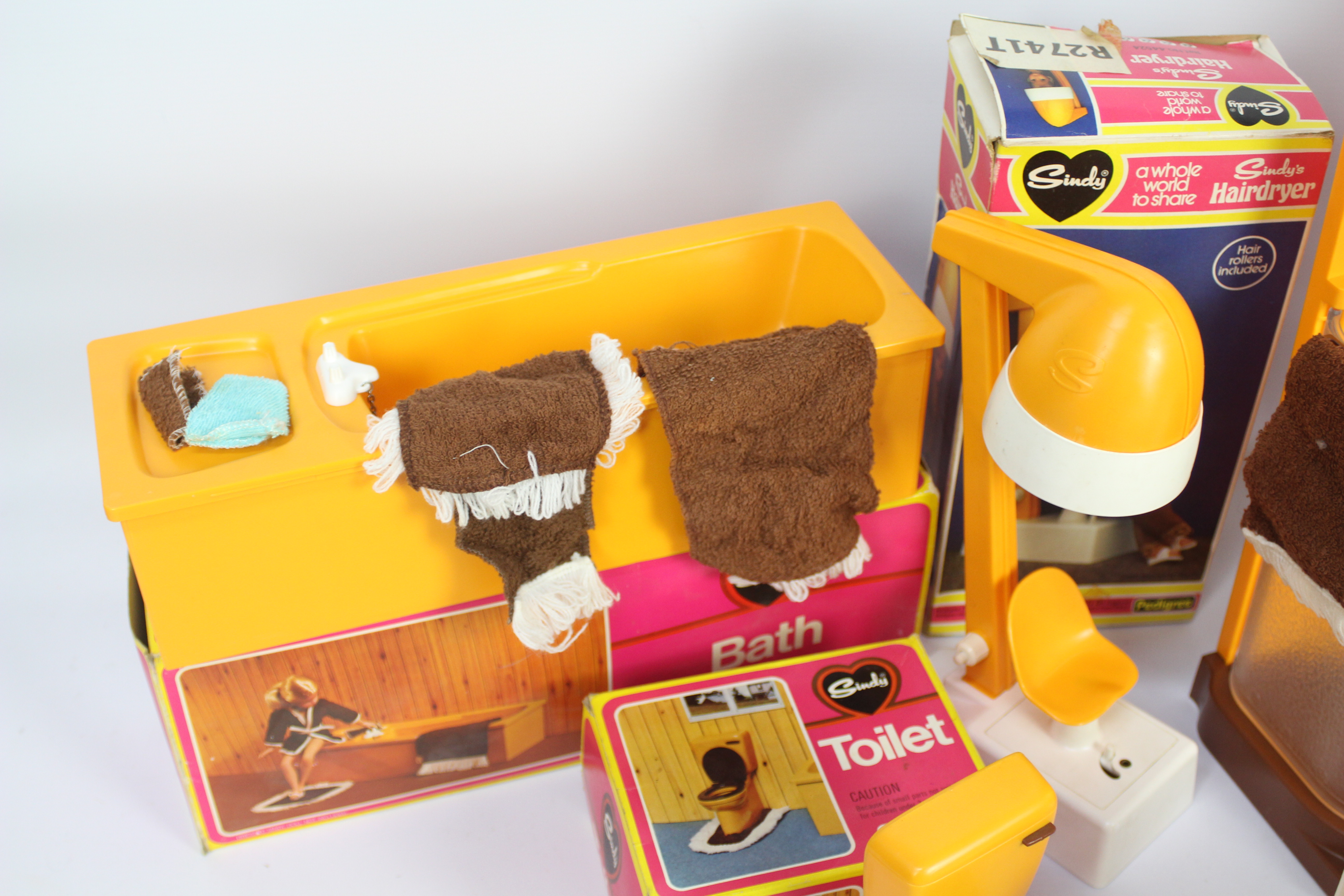 Pedigree - Sindy - A collection of Sindy bathroom items including boxed Shower, boxed Toilet, - Image 2 of 4