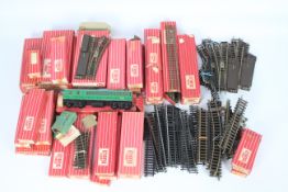 Hornby - A quantity of Hornby Dublo OO gauge boxed and unboxed track - Lot includes a a boxed