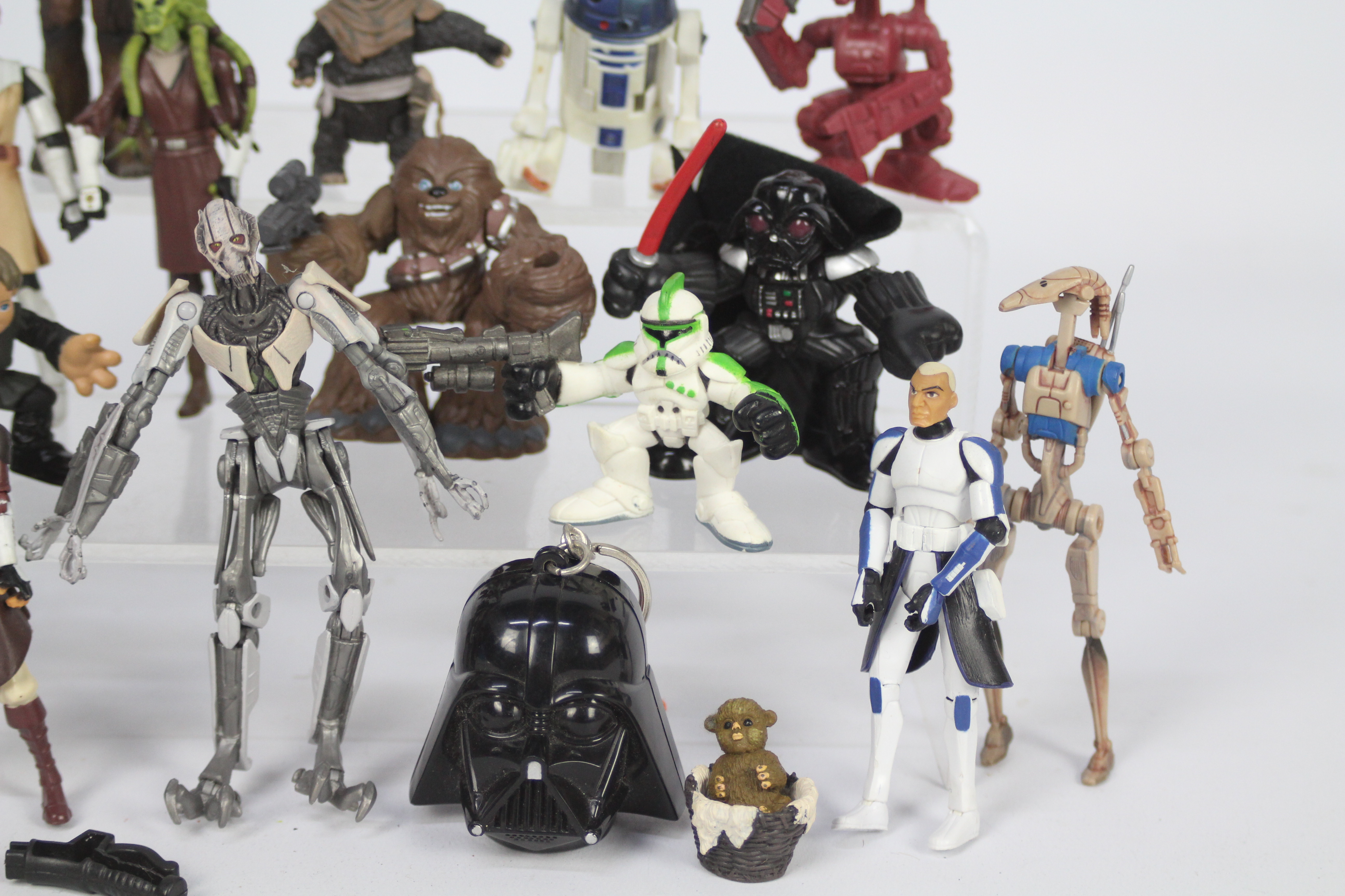 Hasbro - LFL - Star Wars - A group of 16 x unboxed modern figures including R2D2, Chewbacca, - Image 5 of 5