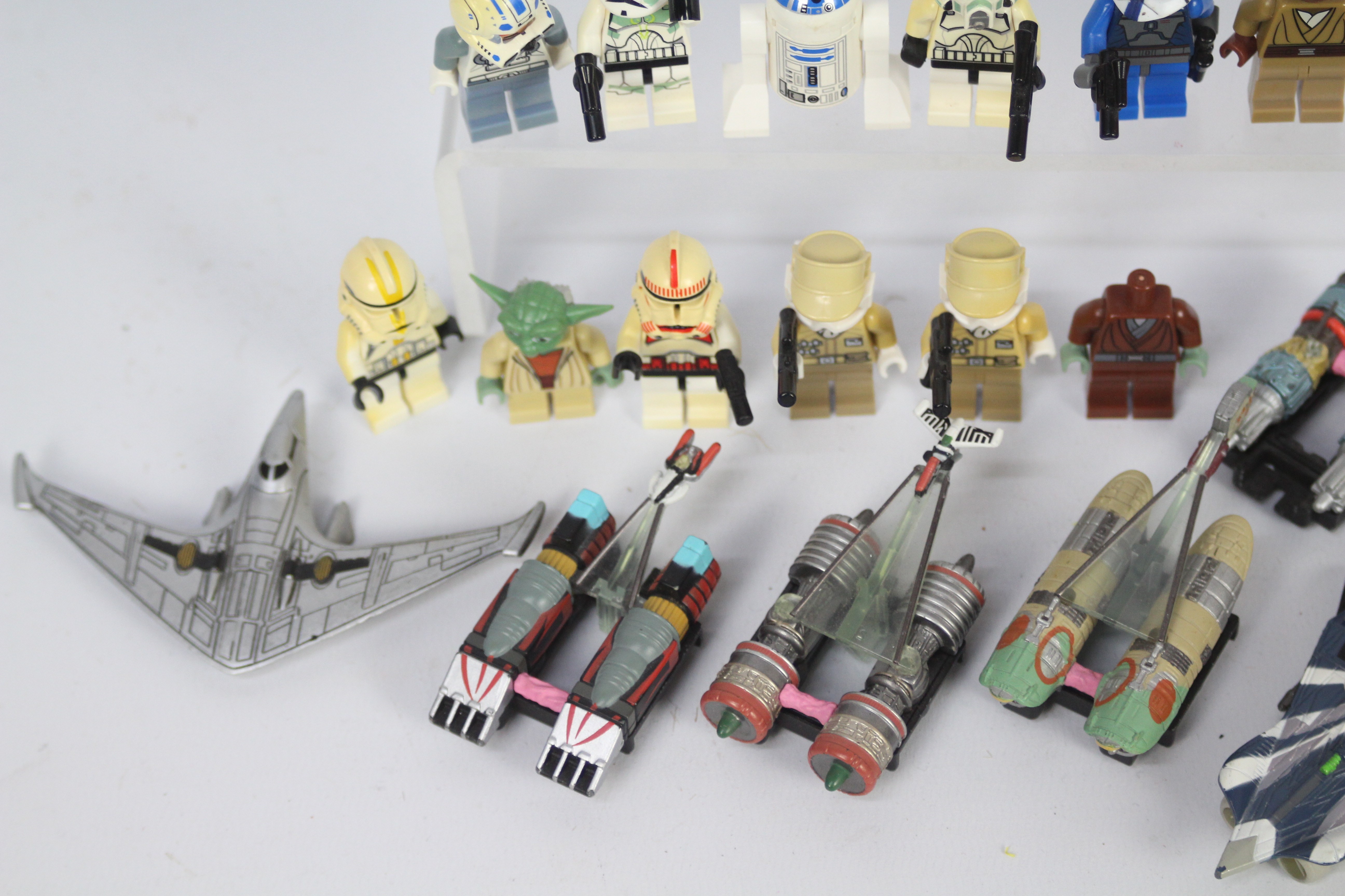 Lego - Star Wars - LFL - A collection of 14 x loose Star Wars Lego figures plus one extra body with - Image 6 of 6