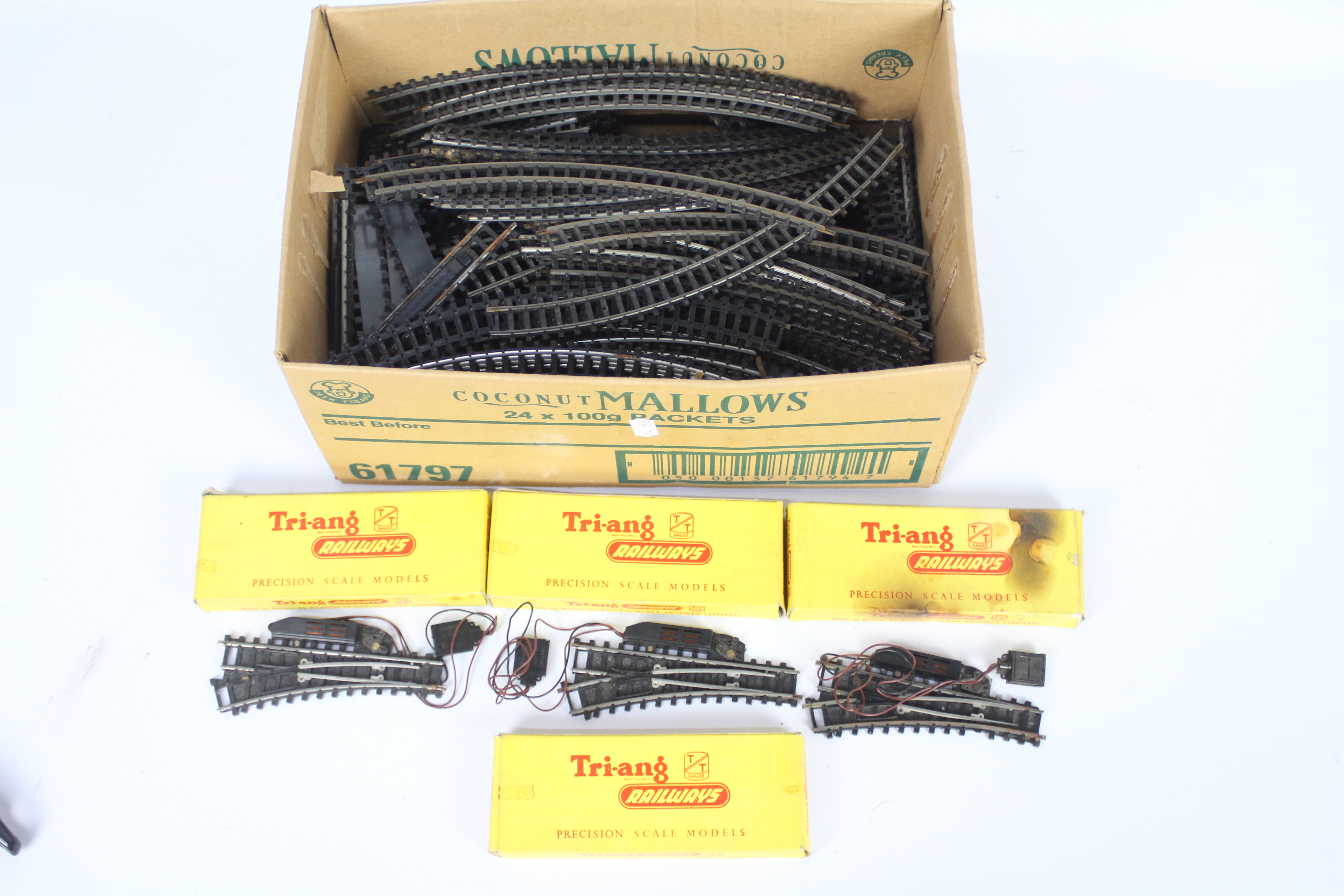 Triang - A quantity of boxed and unboxed TT gauge and OO gauge track - Lot includes a boxed T.
