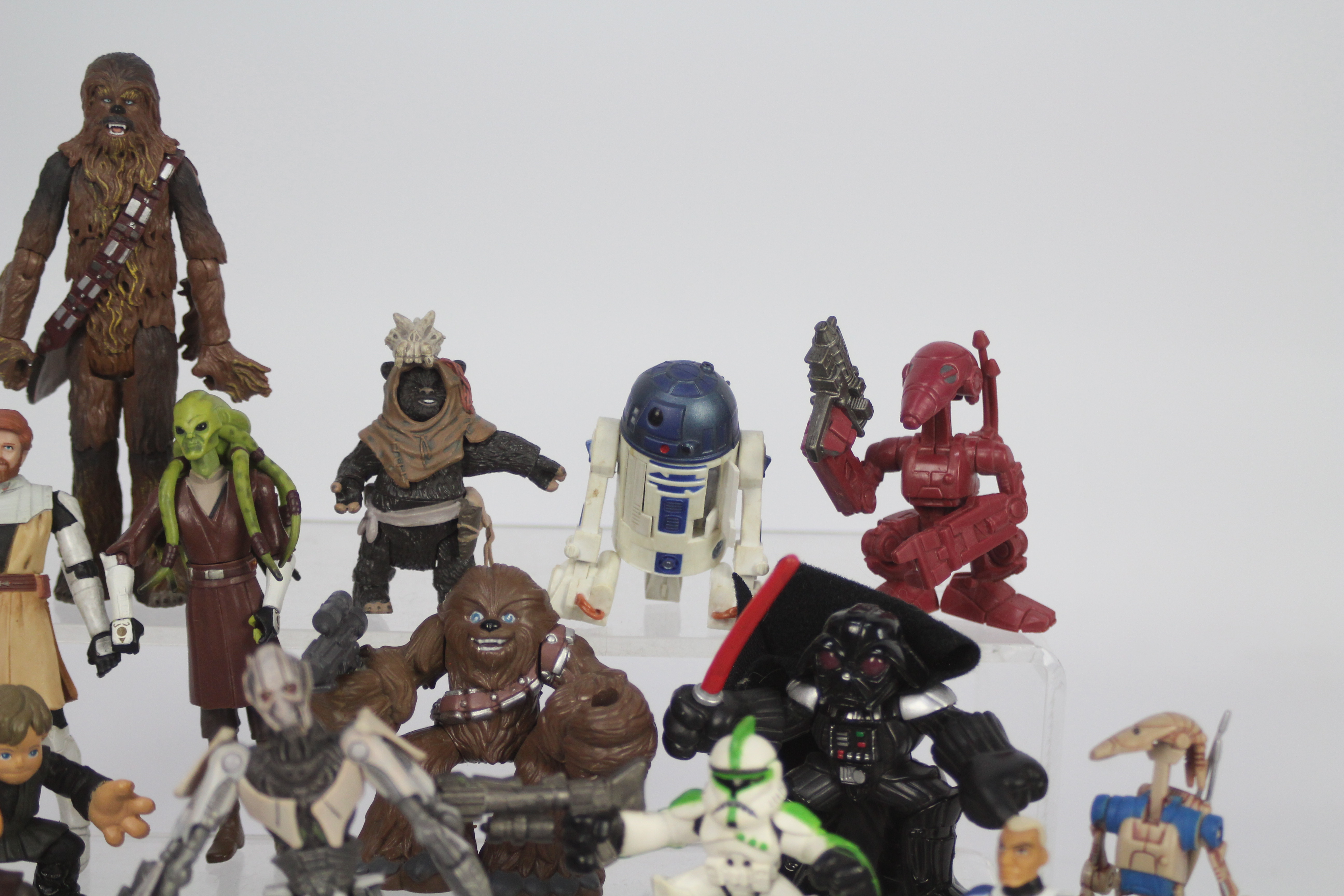 Hasbro - LFL - Star Wars - A group of 16 x unboxed modern figures including R2D2, Chewbacca, - Image 3 of 5