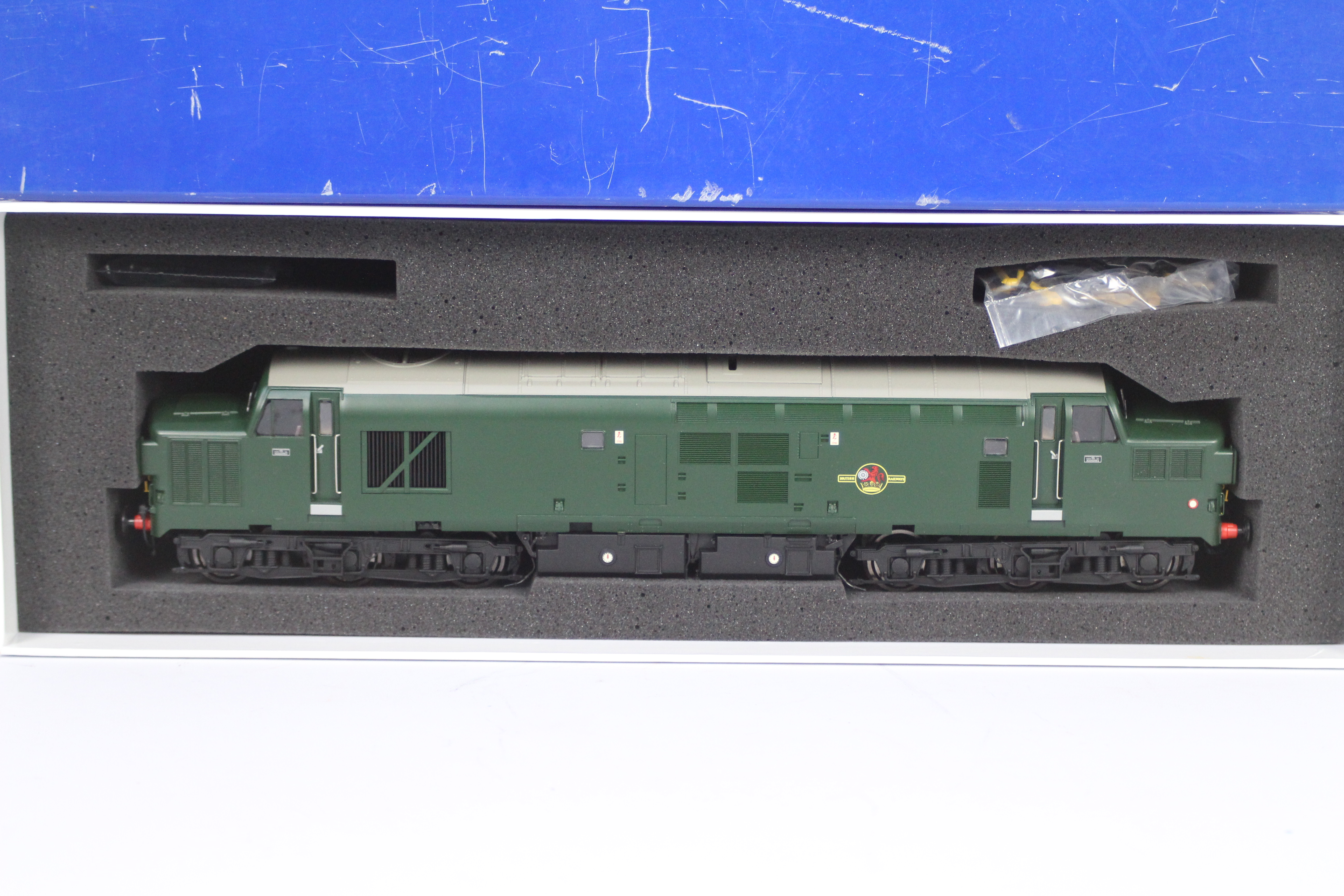 Heljan - an O gauge model BR class 37 diesel electric locomotive, green livery, - Image 2 of 4