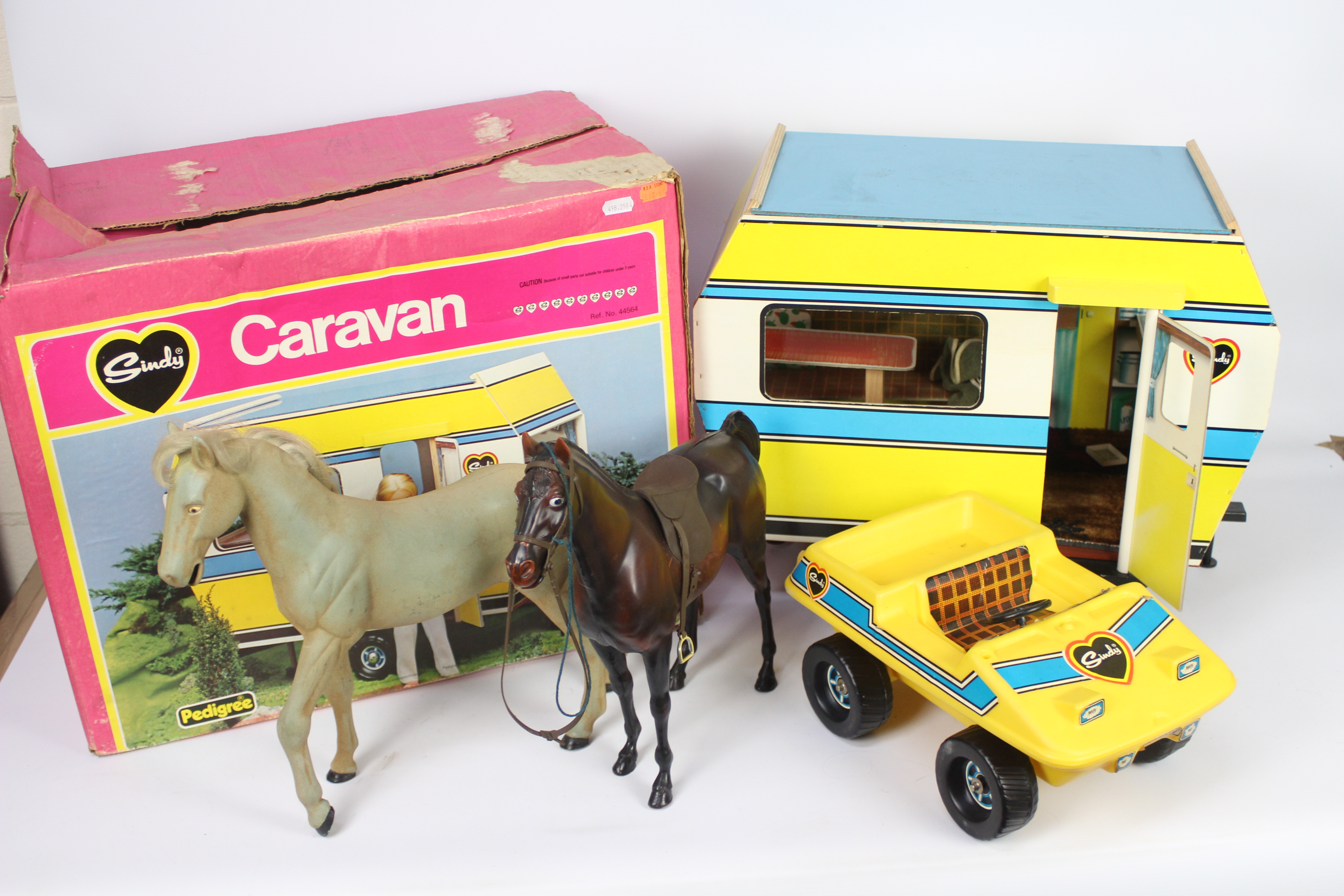 Pedigree - Sindy - A boxed Sindy Caravan with an unboxed Sindy Buggy and 2 x horses.