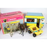 Pedigree - Sindy - A boxed Sindy Caravan with an unboxed Sindy Buggy and 2 x horses.