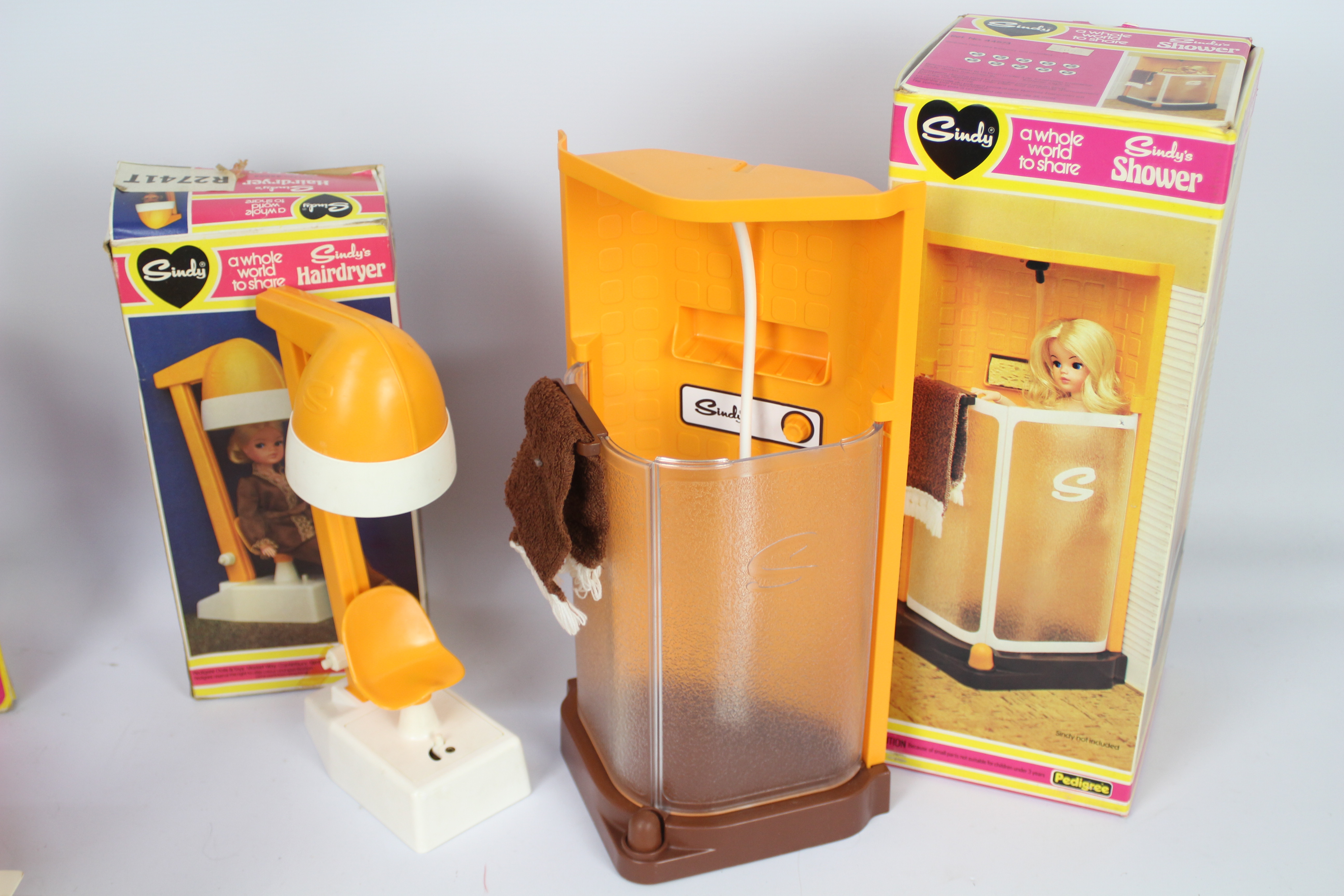 Pedigree - Sindy - A collection of Sindy bathroom items including boxed Shower, boxed Toilet, - Image 4 of 4