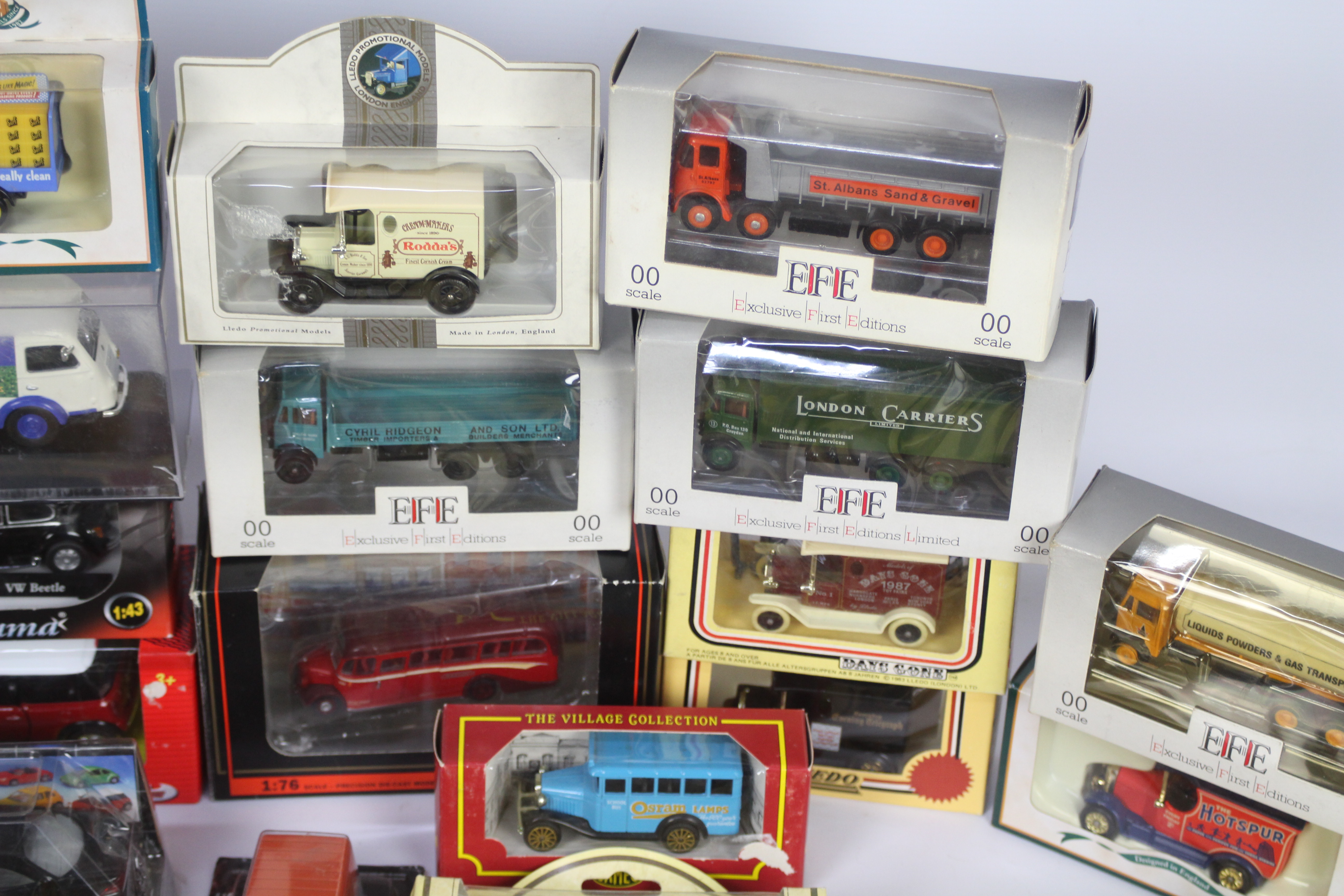 Diecast vehicles - 32 Vehicles to include a Corgi anniversary limited edition Ulsterbus, - Image 3 of 5