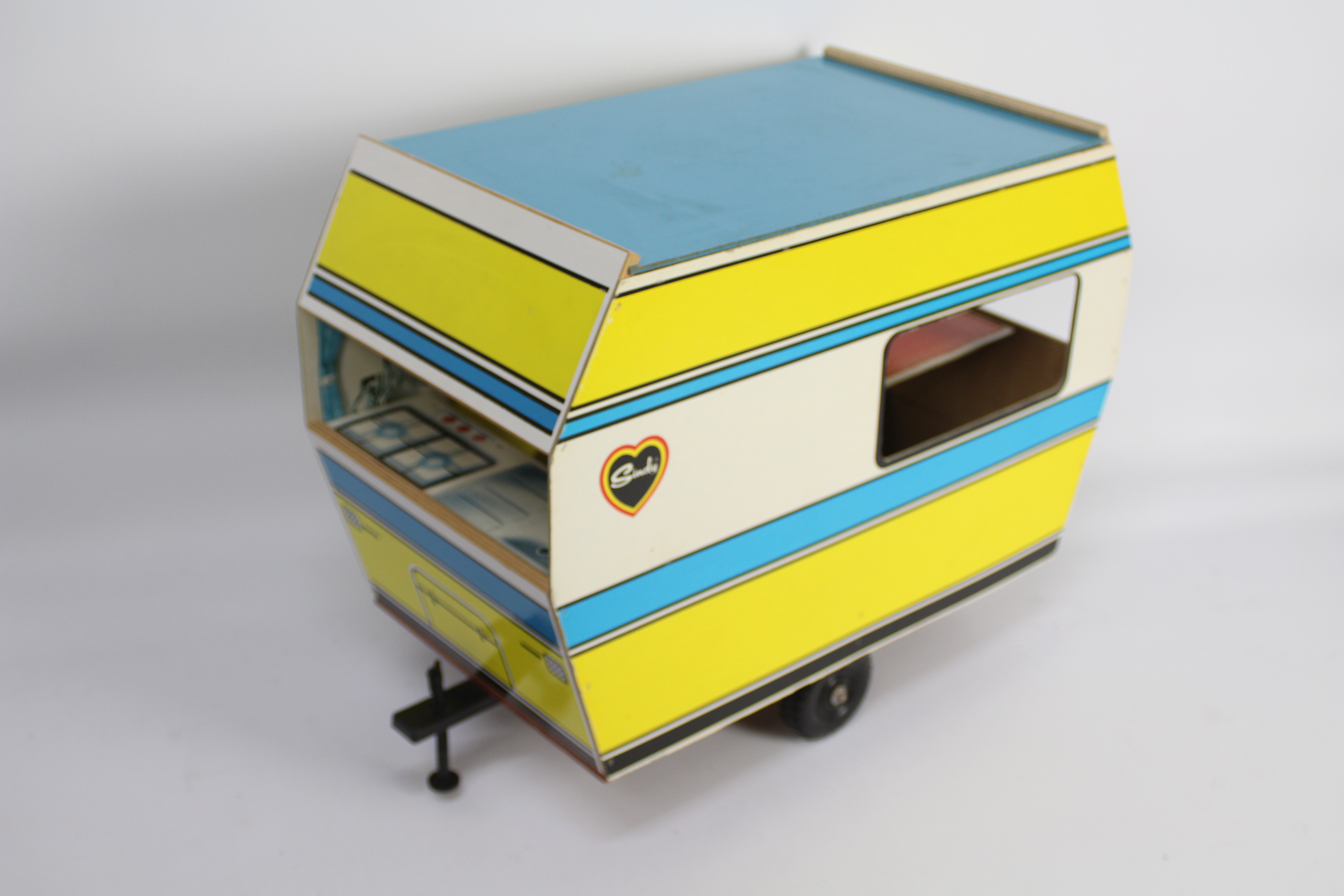 Pedigree - Sindy - A boxed Sindy Caravan with an unboxed Sindy Buggy and 2 x horses. - Image 3 of 4