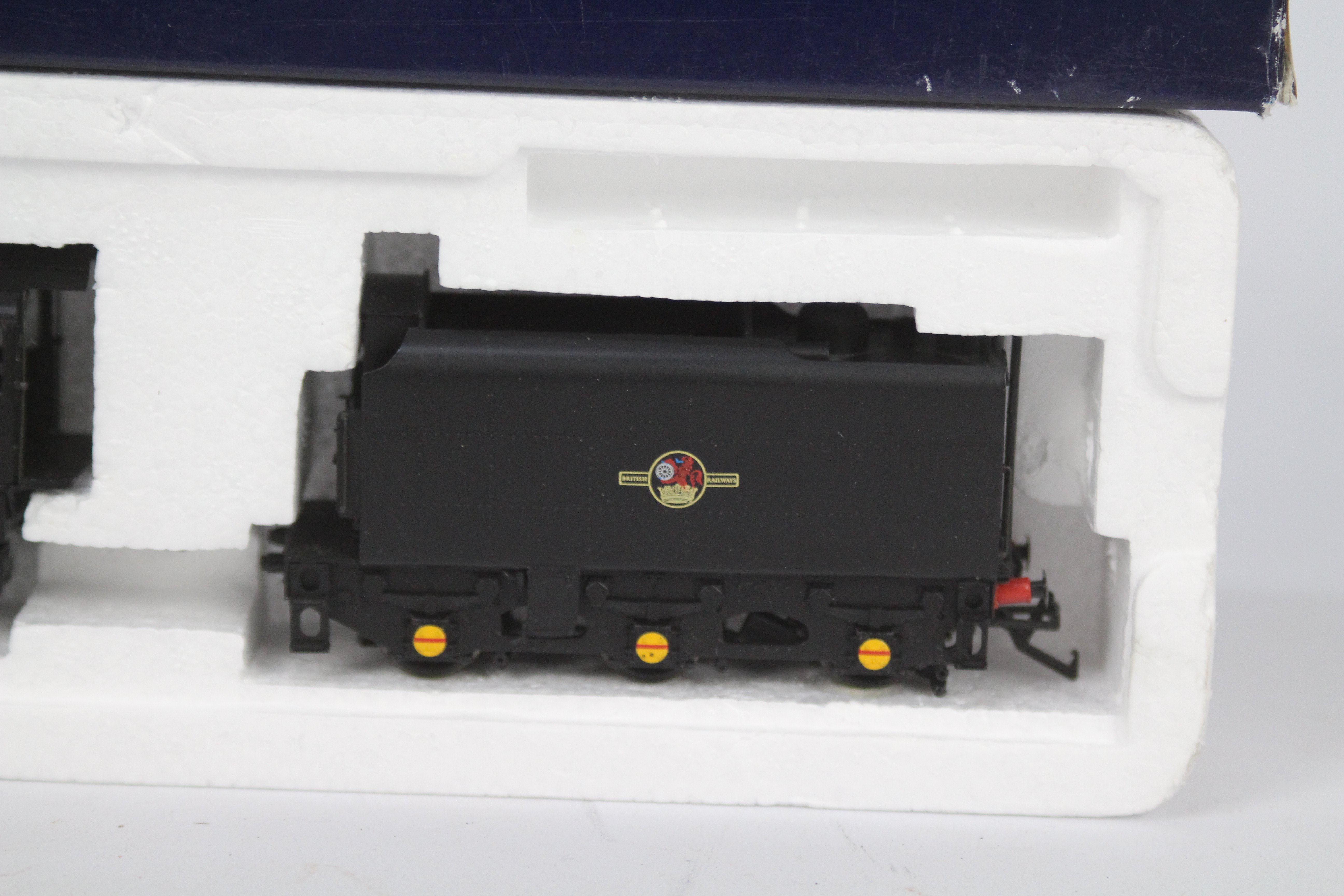 Bachmann Blue Riband - an OO gauge DCC Ready standard class 9F locomotive and tender 2-10-0 - Image 3 of 3