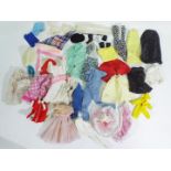 Sindy - Tressy - Others - A collection of 27 items of clothing and additional accessories including